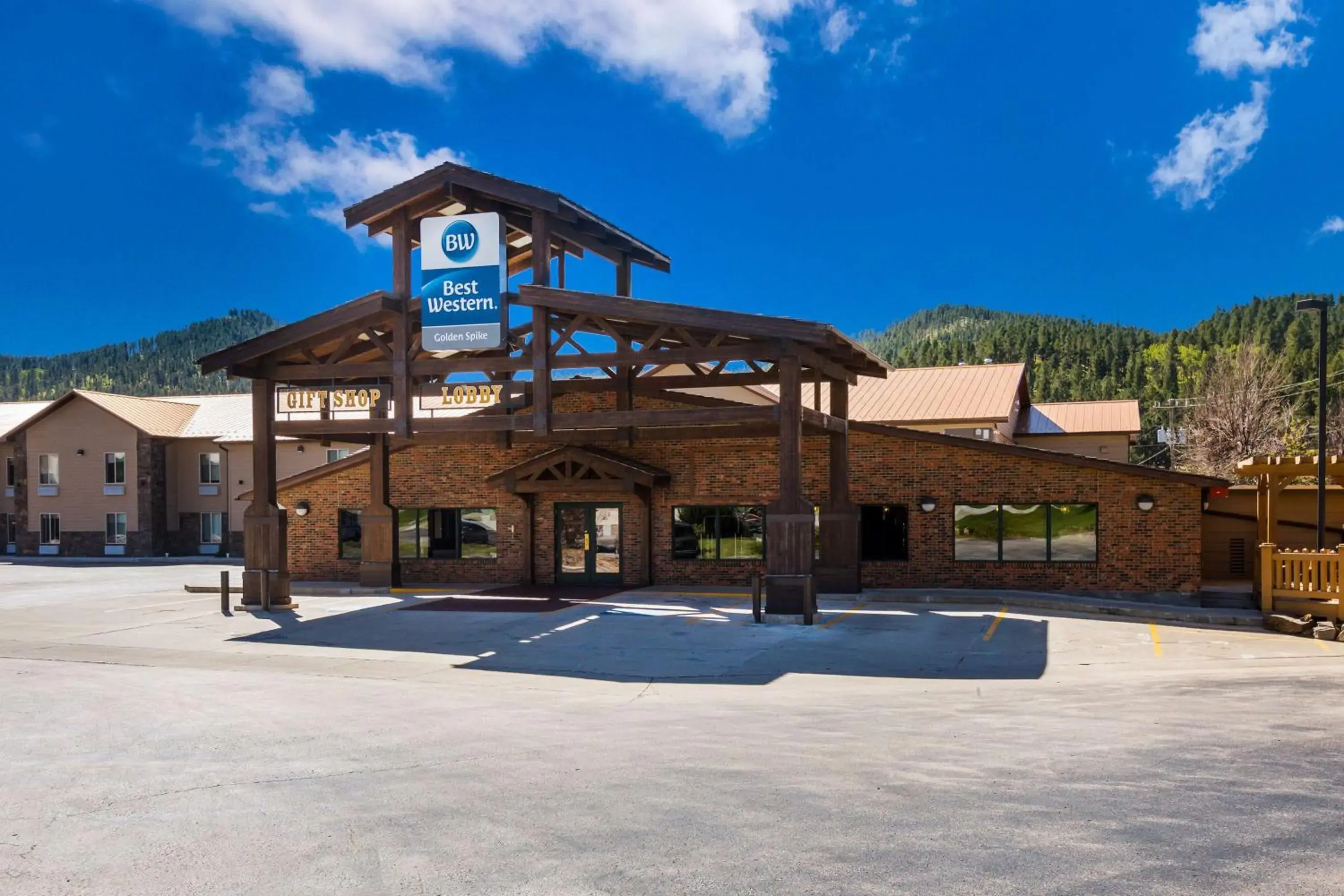 Property building in Best Western Golden Spike Inn & Suites Property building in Best Western Golden Spike Inn & Suites