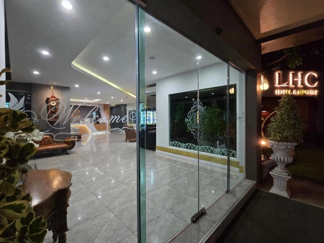 Seating area in LHC HOTEL AND RESORT