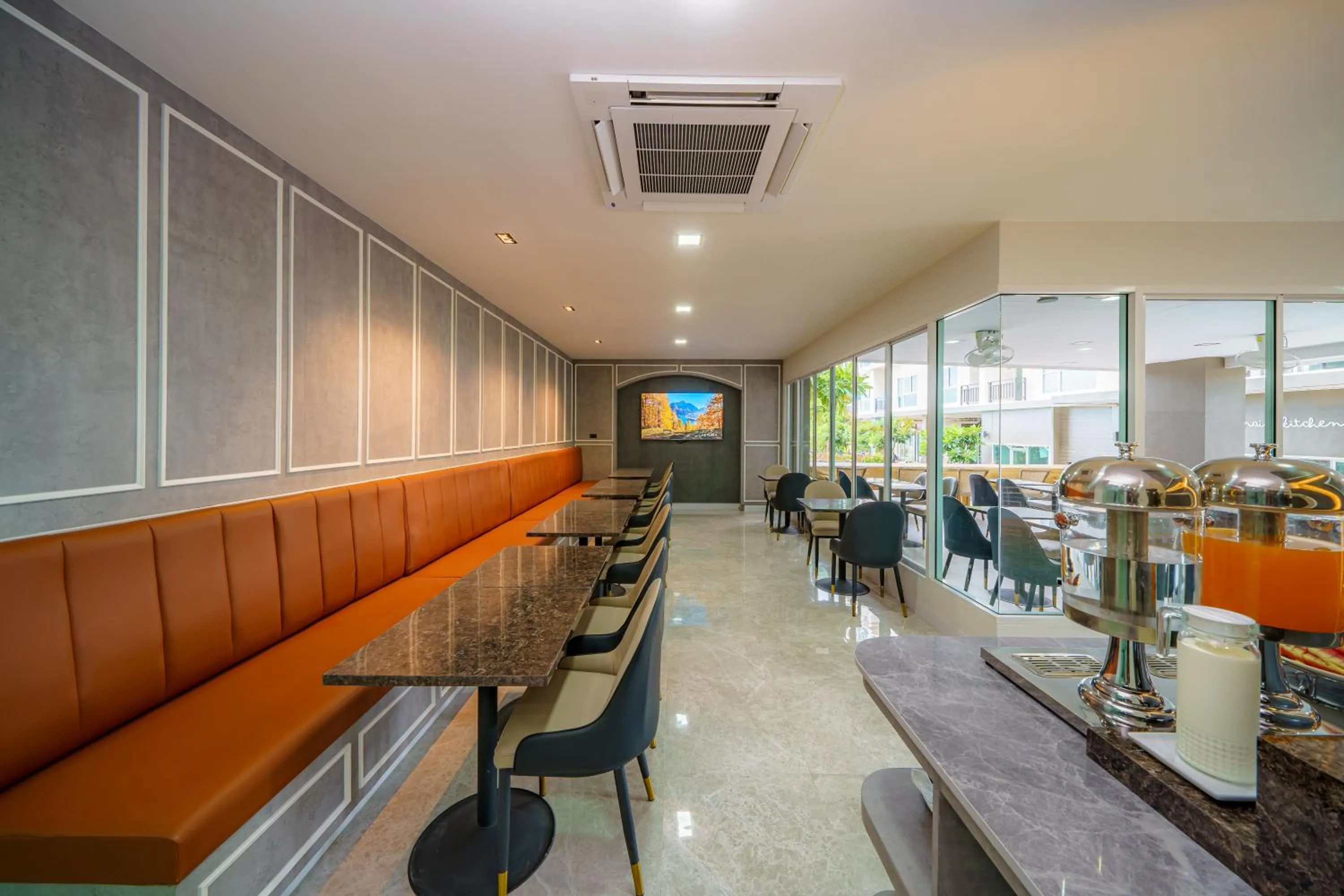 Restaurant/places to eat in LHC HOTEL AND RESORT