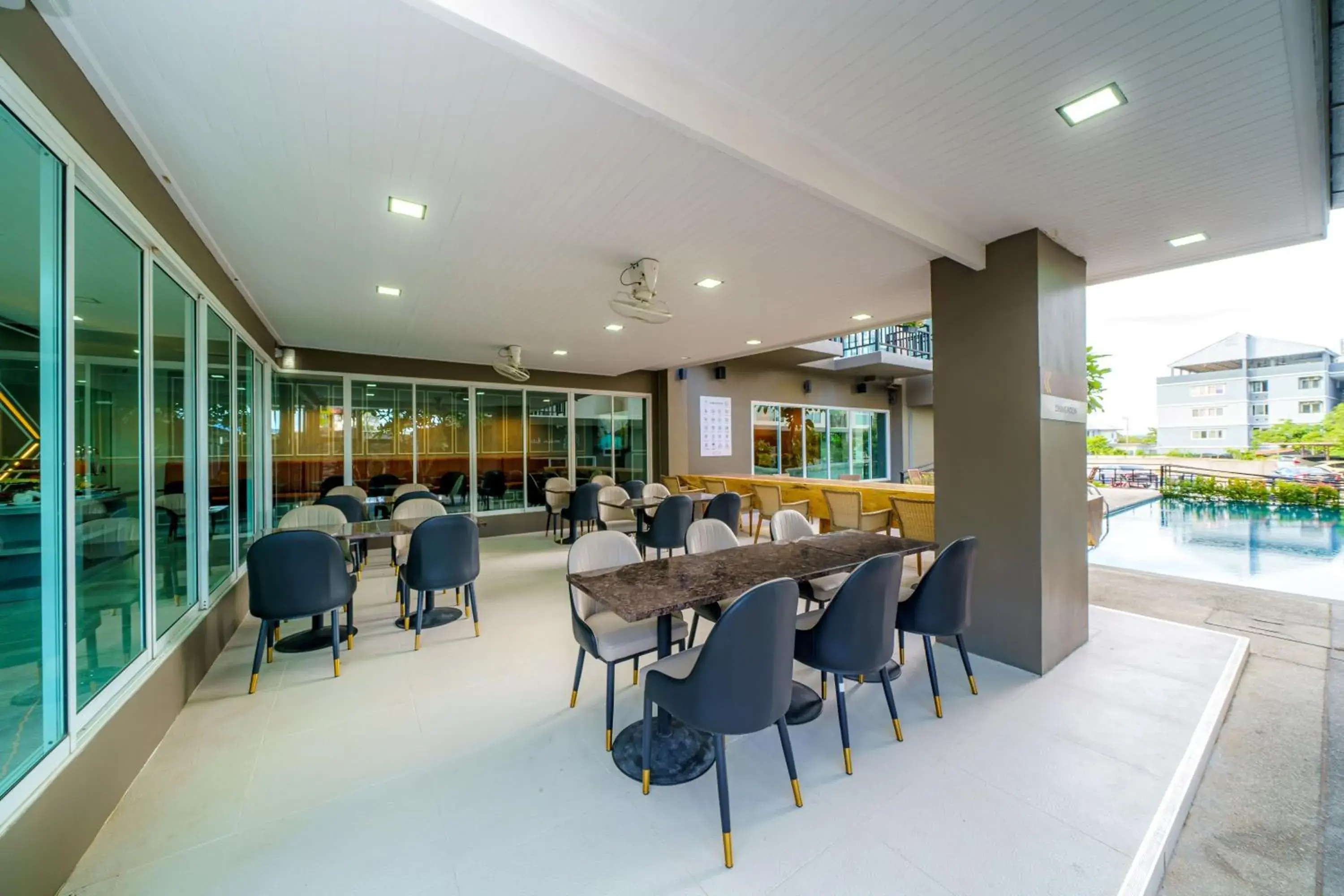 Restaurant/places to eat in LHC HOTEL AND RESORT Restaurant/places to eat in LHC HOTEL AND RESORT