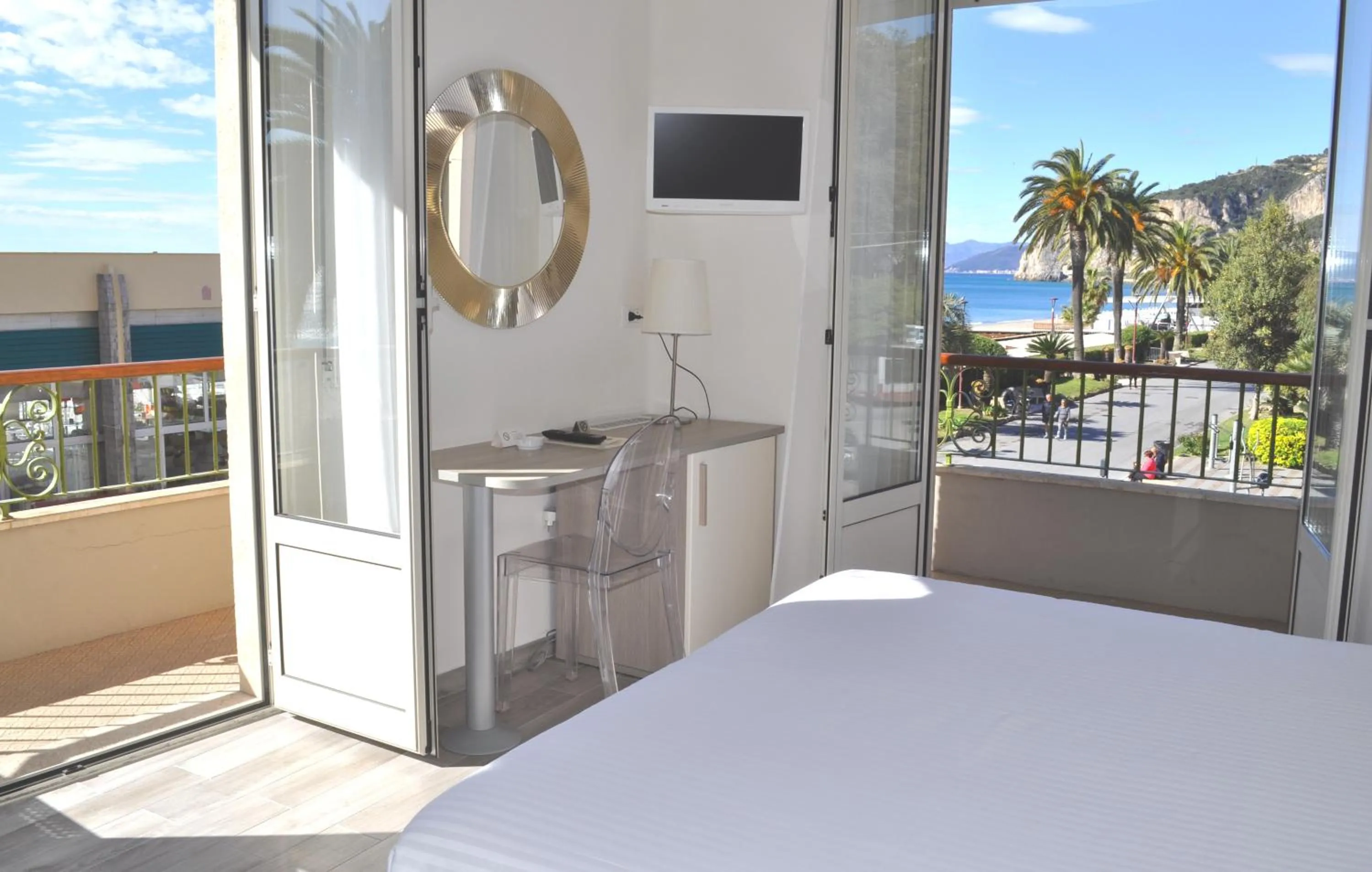 Sea view, Bed in Hotel Boncardo