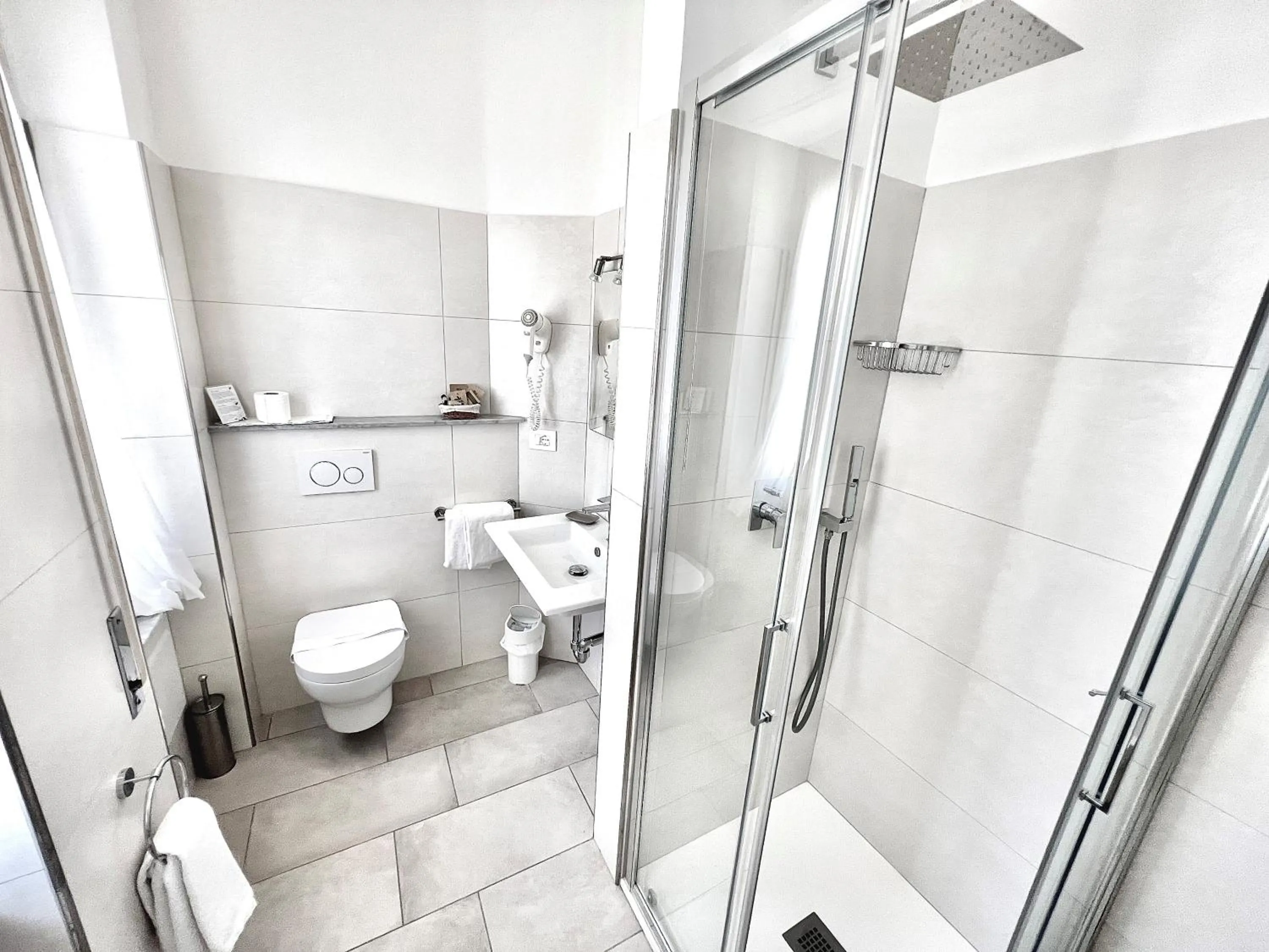 Shower in Hotel Boncardo