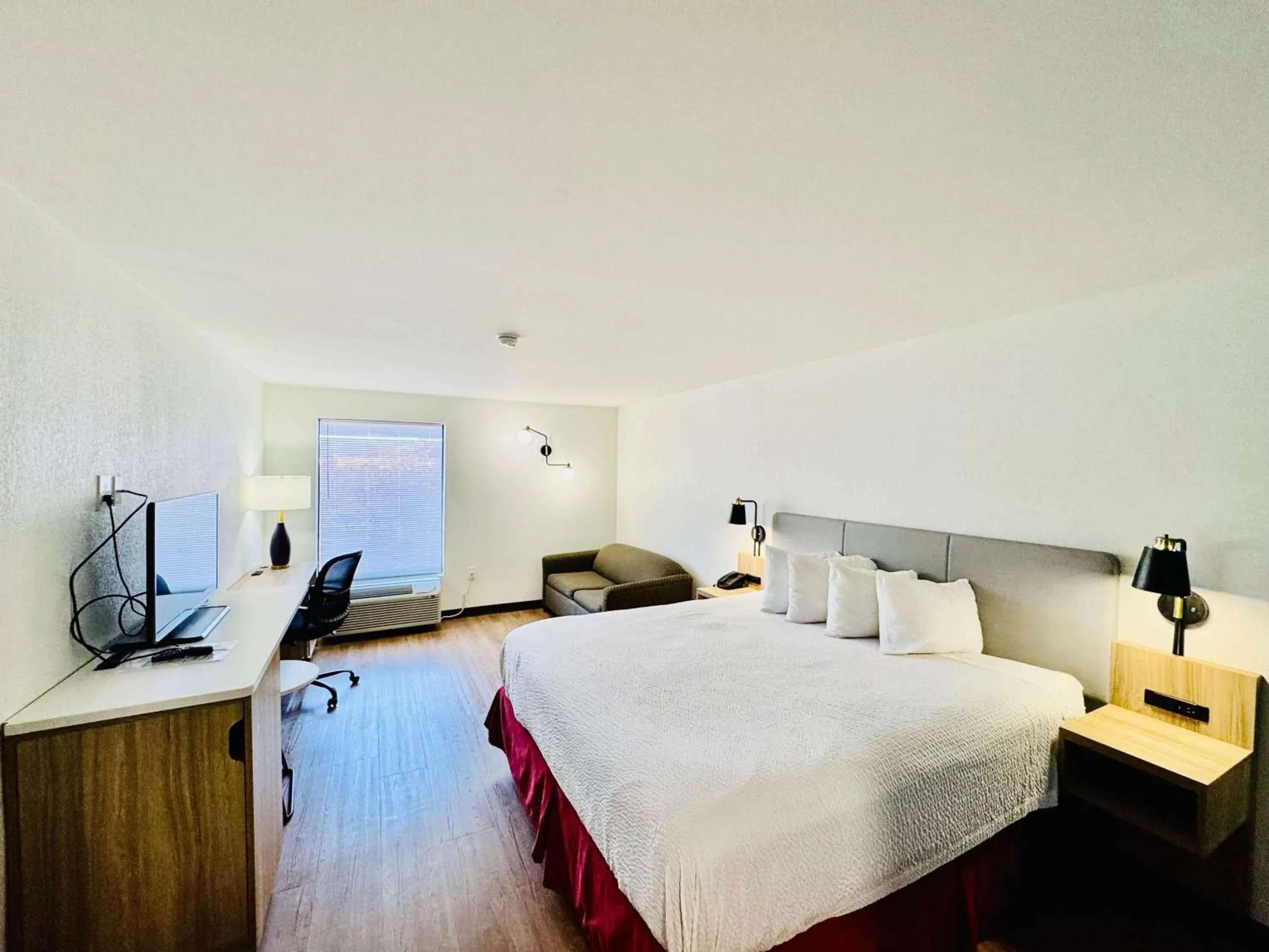 TV and multimedia, Bed in Days Inn by Wyndham Manassas TV and multimedia, Bed in Days Inn by Wyndham Manassas