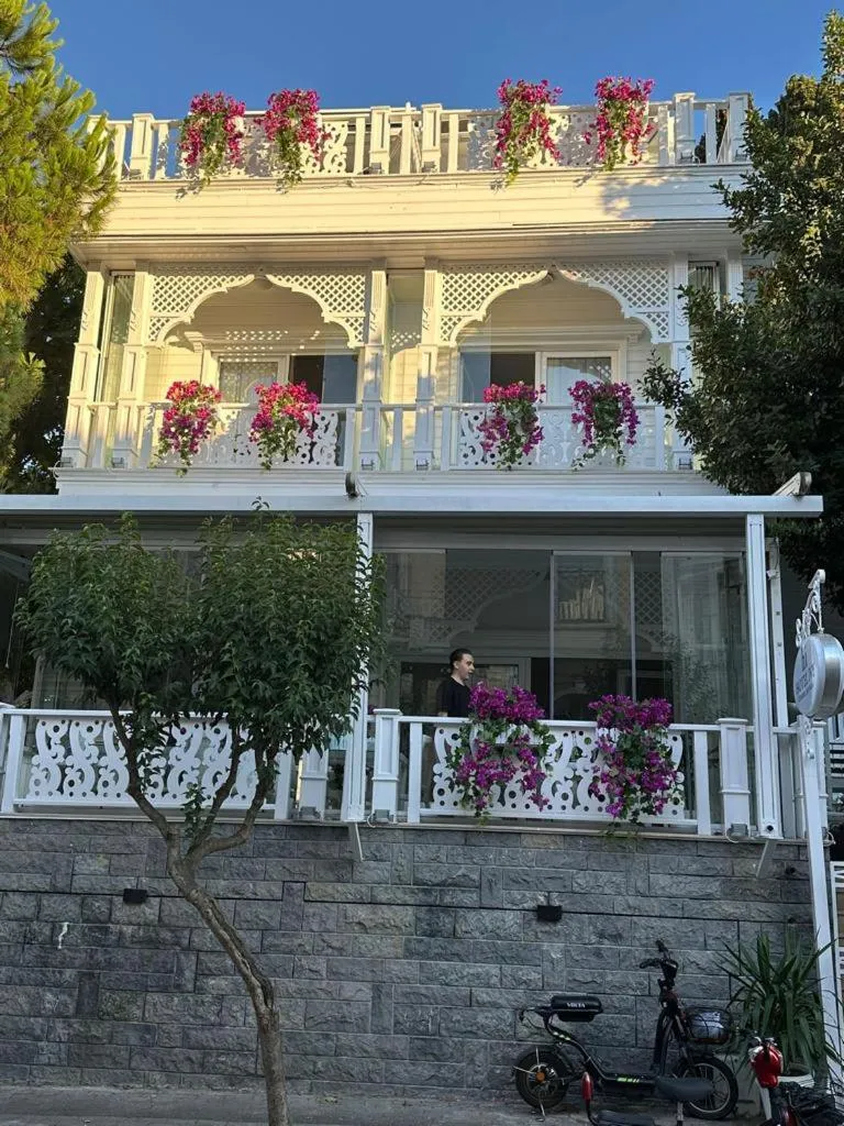 hi HOTEL IVY BÜYÜKADA