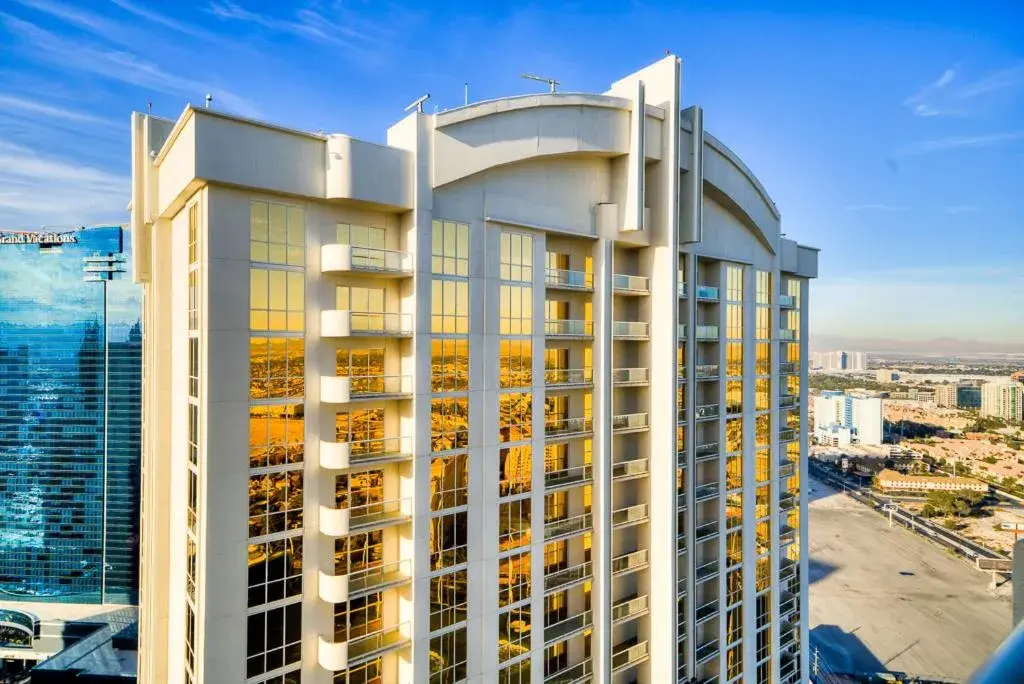 One-Bedroom Balcony Suite - Mountain View in Jet Luxury at The Signature Condo Hotel One-Bedroom Balcony Suite - Mountain View in Jet Luxury at The Signature Condo Hotel