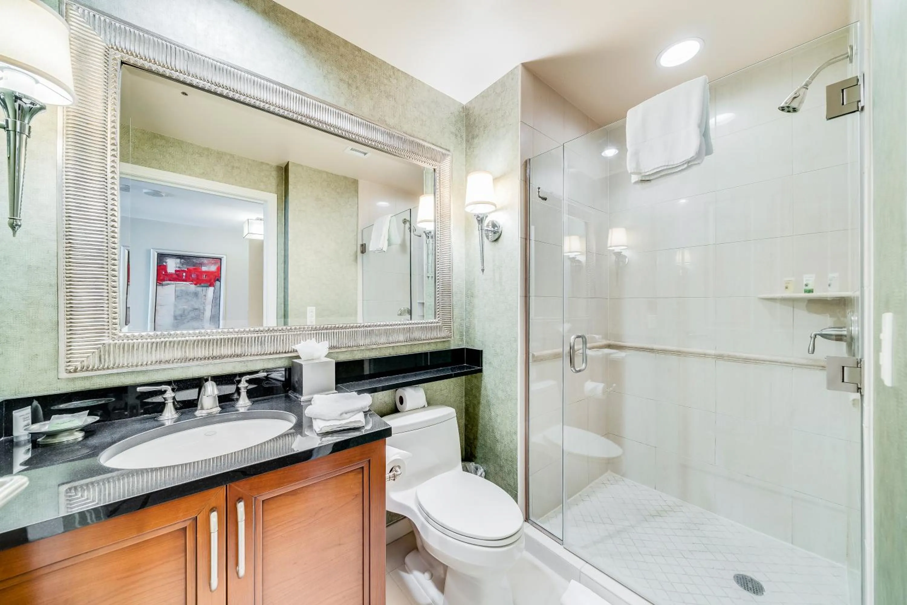 Jet Luxury at The Signature Condo Hotel