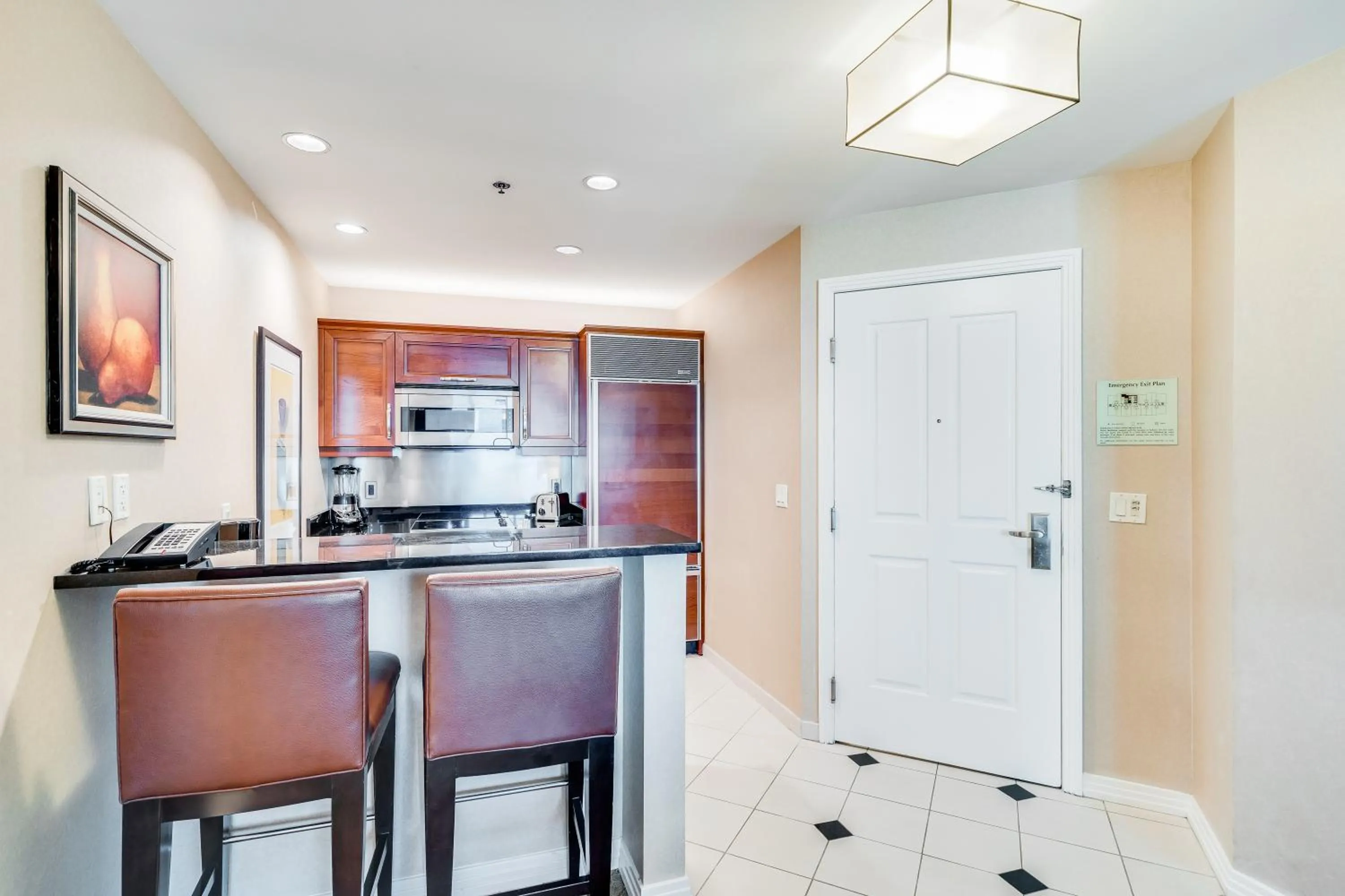 Jet Luxury at The Signature Condo Hotel