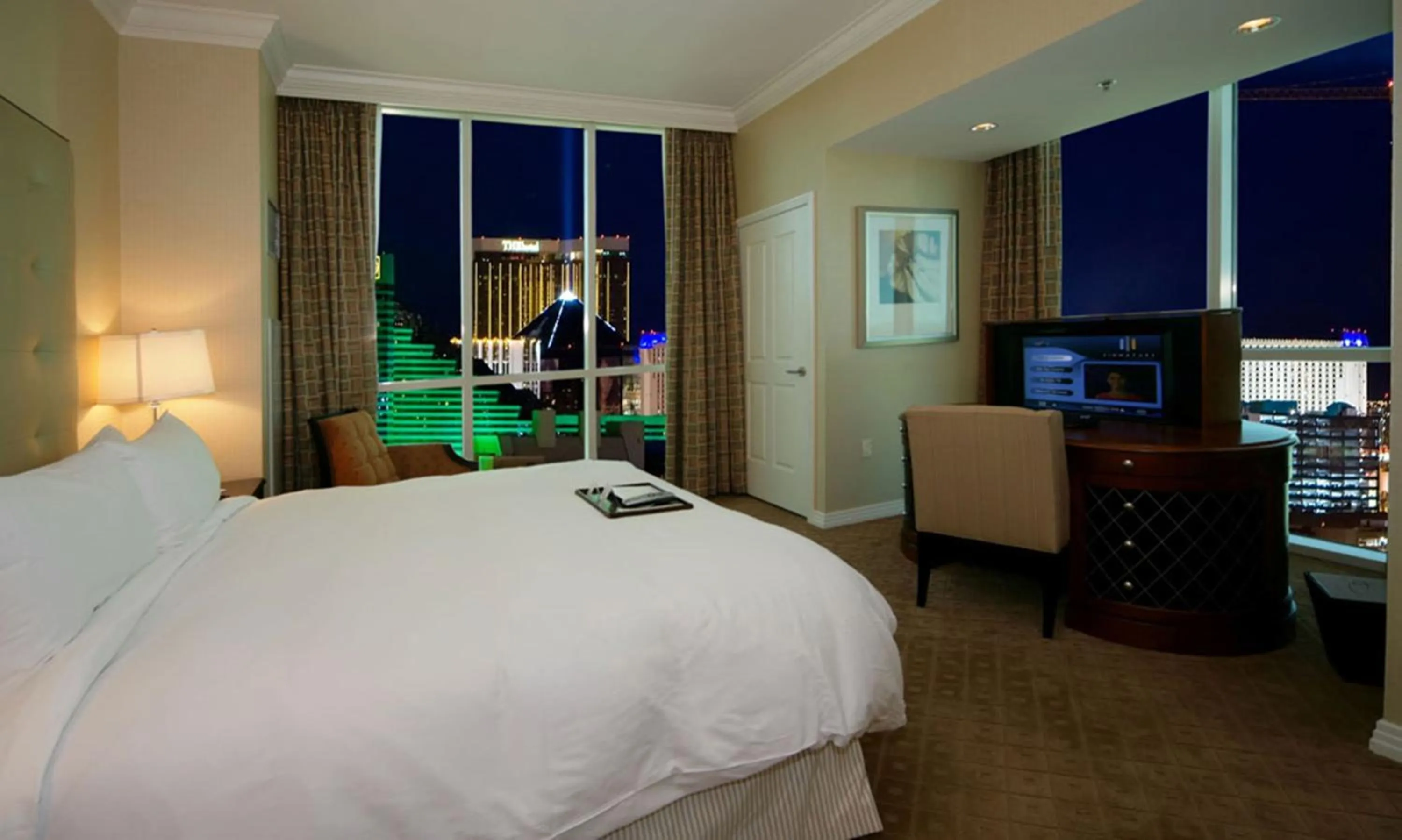 Seating area, Bed in Jet Luxury at The Signature Condo Hotel