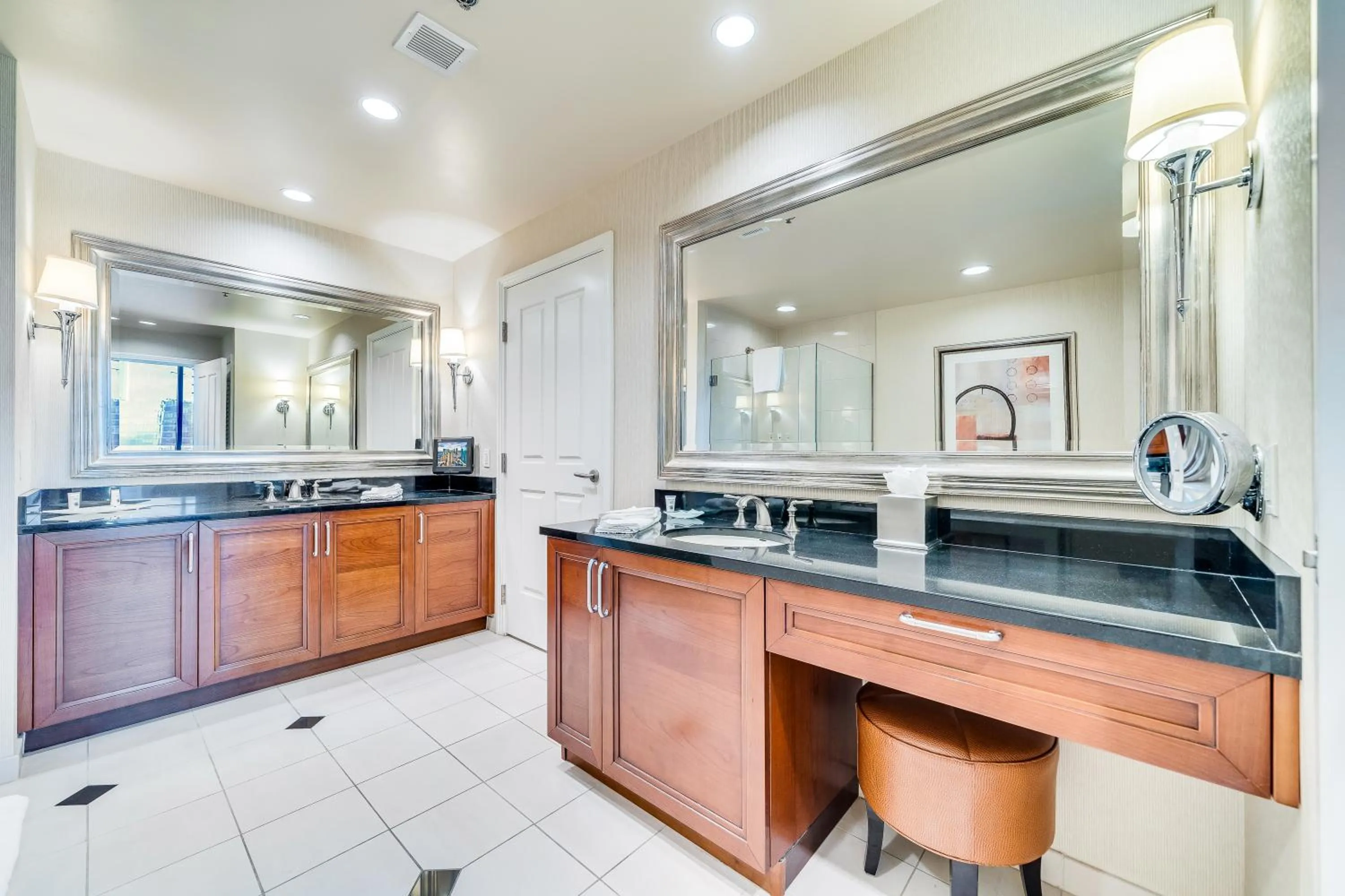 Jet Luxury at The Signature Condo Hotel