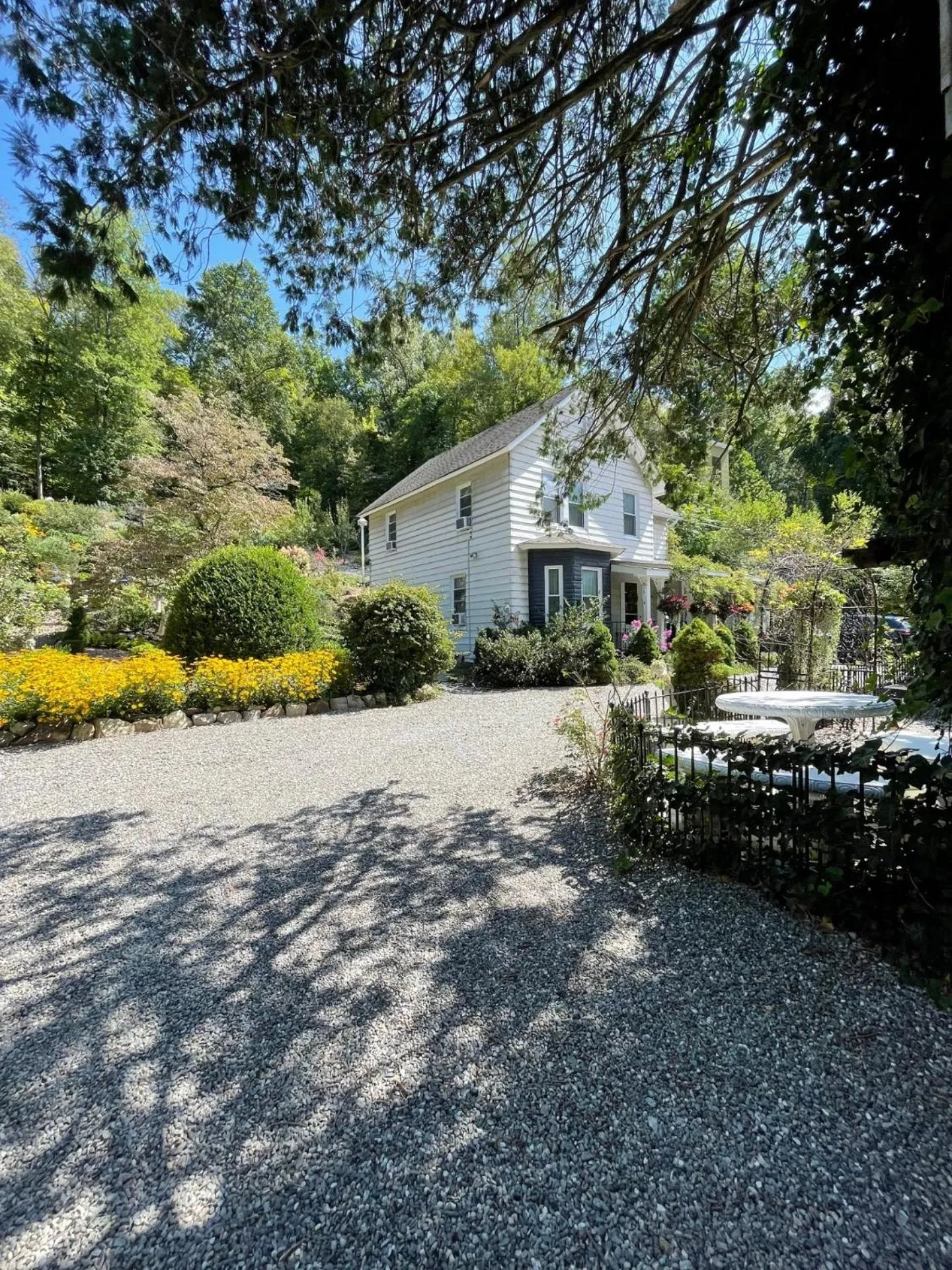 Property building in Beacon Hermitage