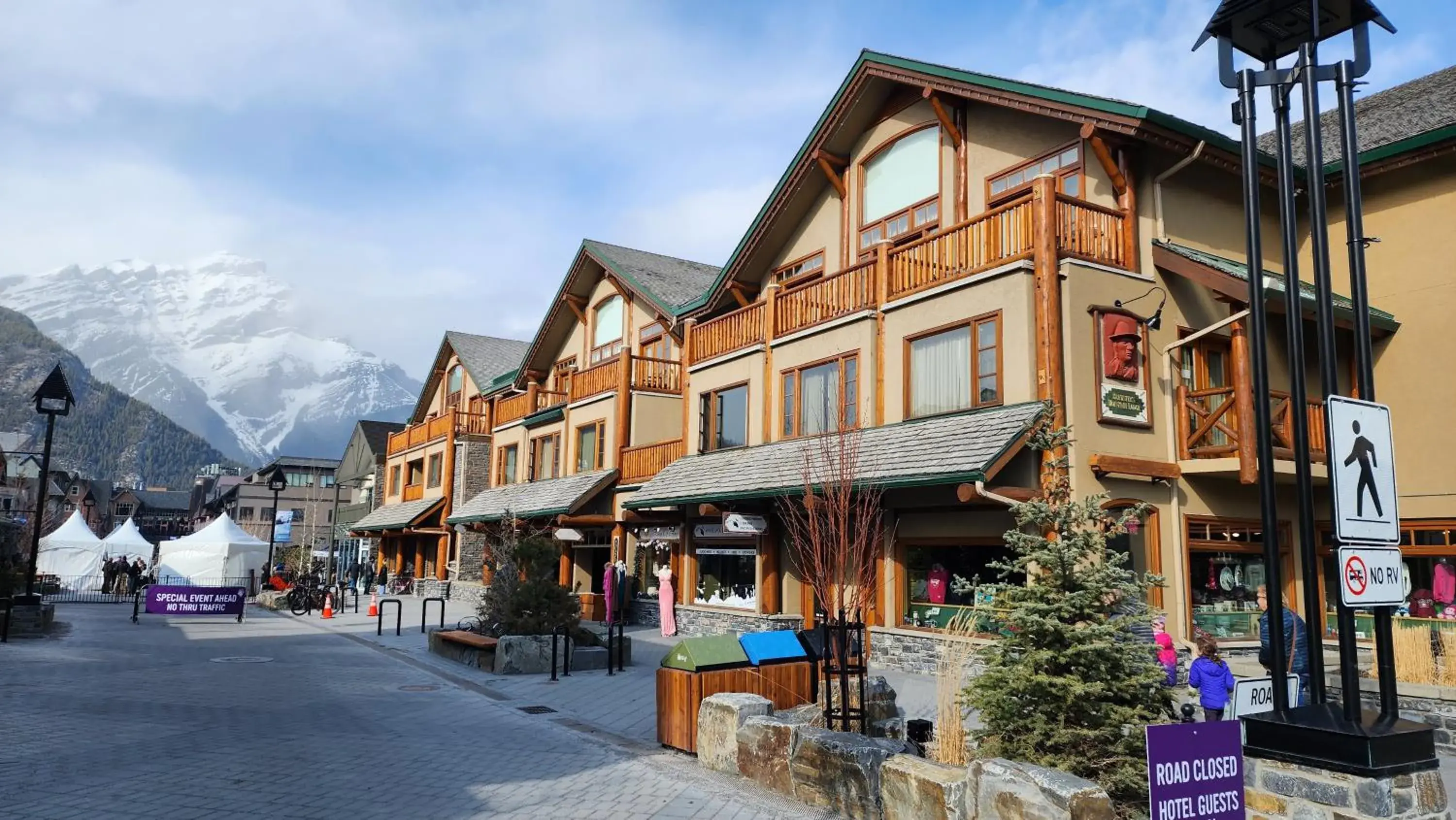 Property building in Brewster Mountain Lodge Property building in Brewster Mountain Lodge