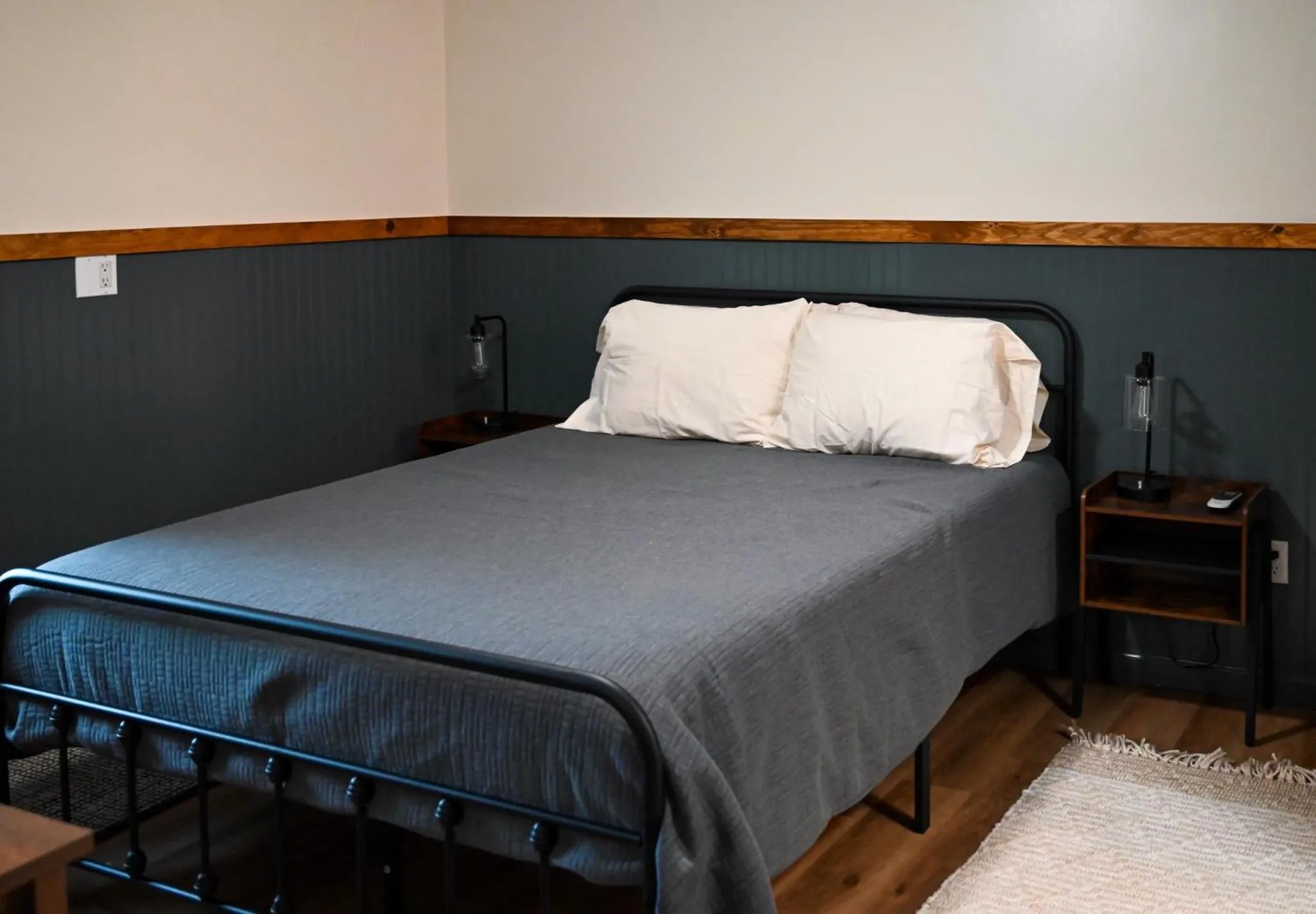 Bedroom, Bed in The Inn at the Gate