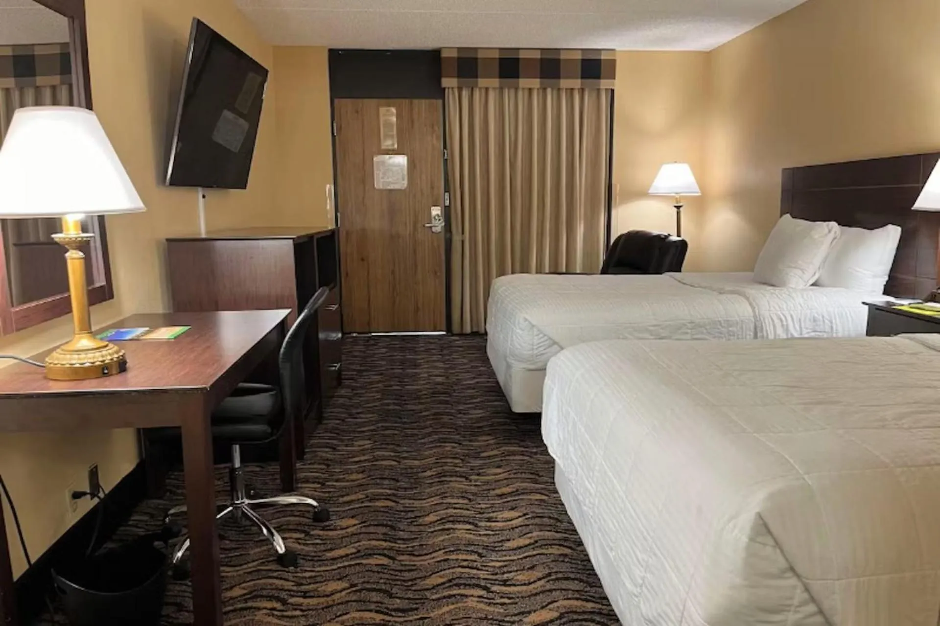 Photo of the whole room, Bed in MCM Grande FunDome Odessa