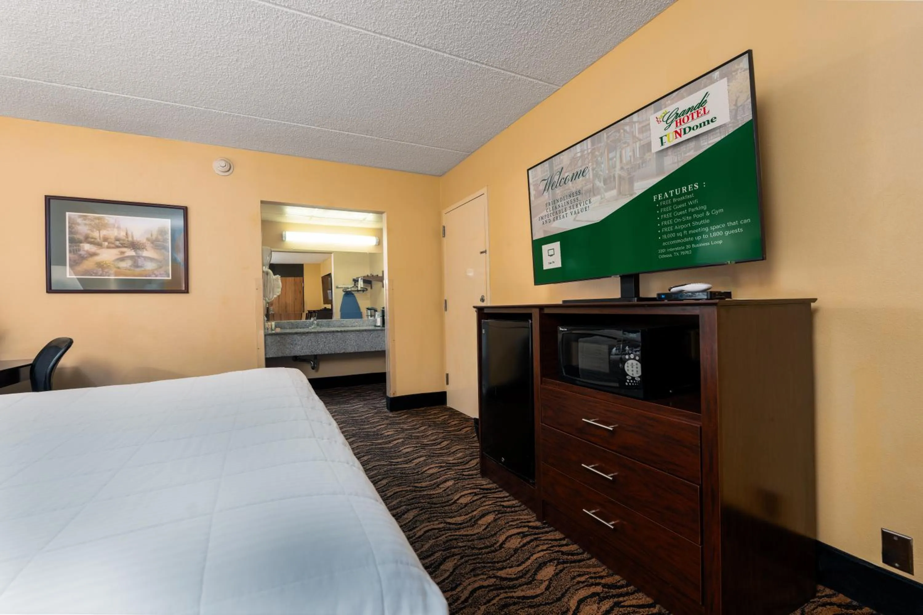 Photo of the whole room, Bed in MCM Grande FunDome Odessa