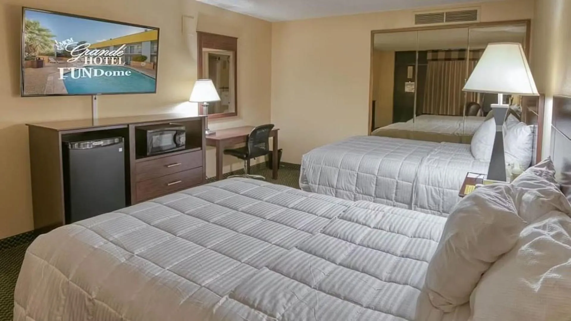 Photo of the whole room, Bed in MCM Grande FunDome Odessa