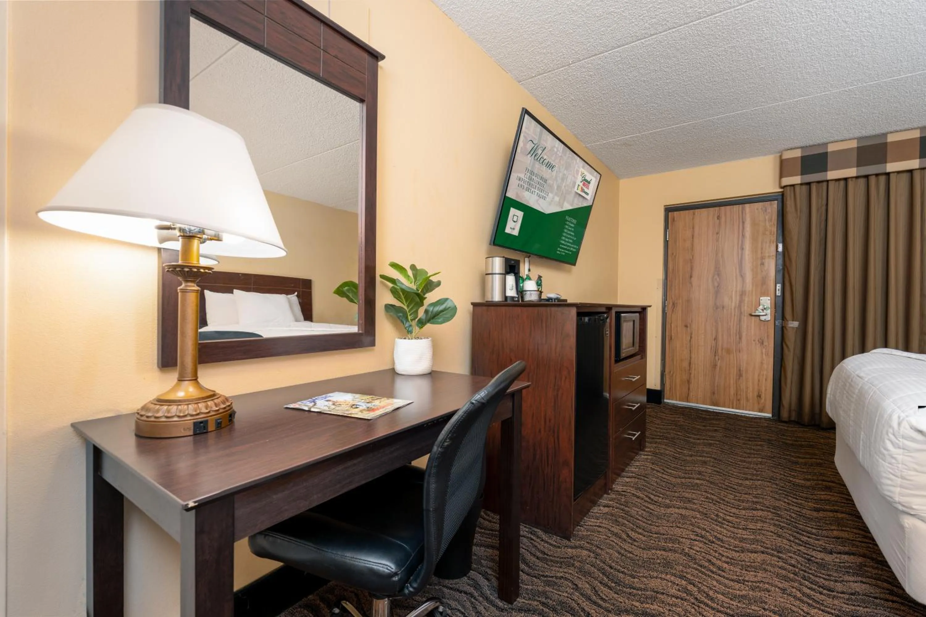 Photo of the whole room, Bed in MCM Grande FunDome Odessa