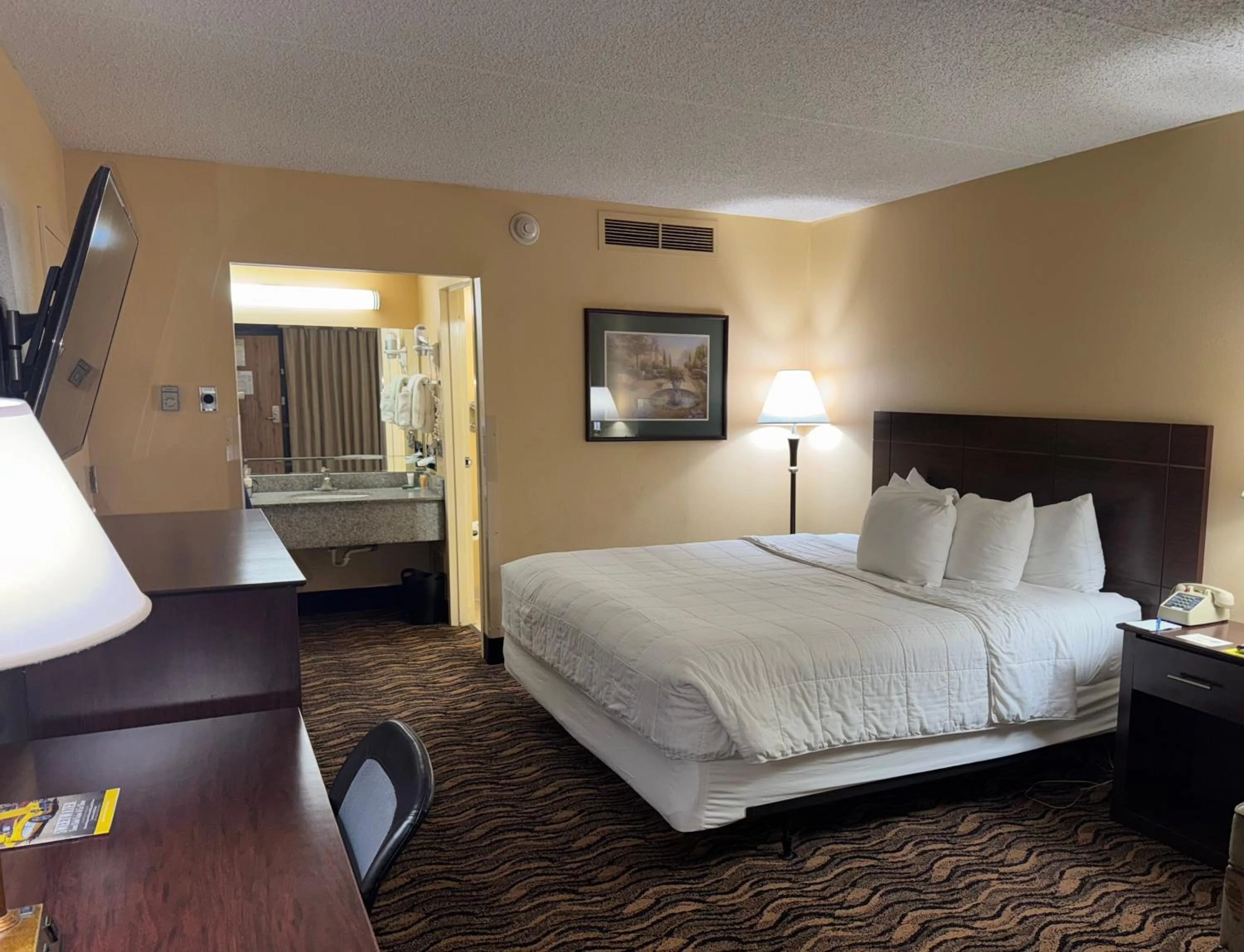 Photo of the whole room, Bed in MCM Grande FunDome Odessa