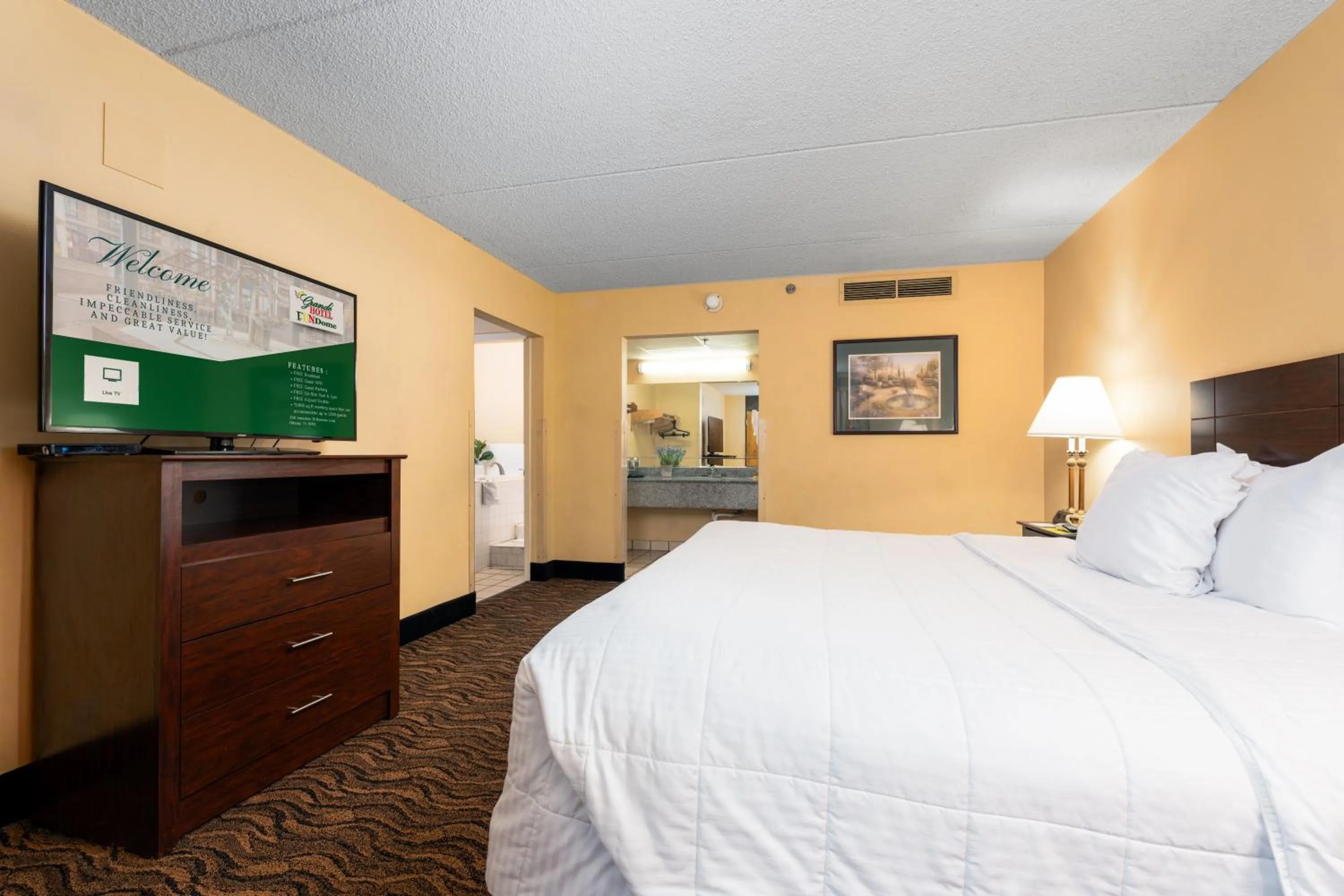 Photo of the whole room, Bed in MCM Grande FunDome Odessa