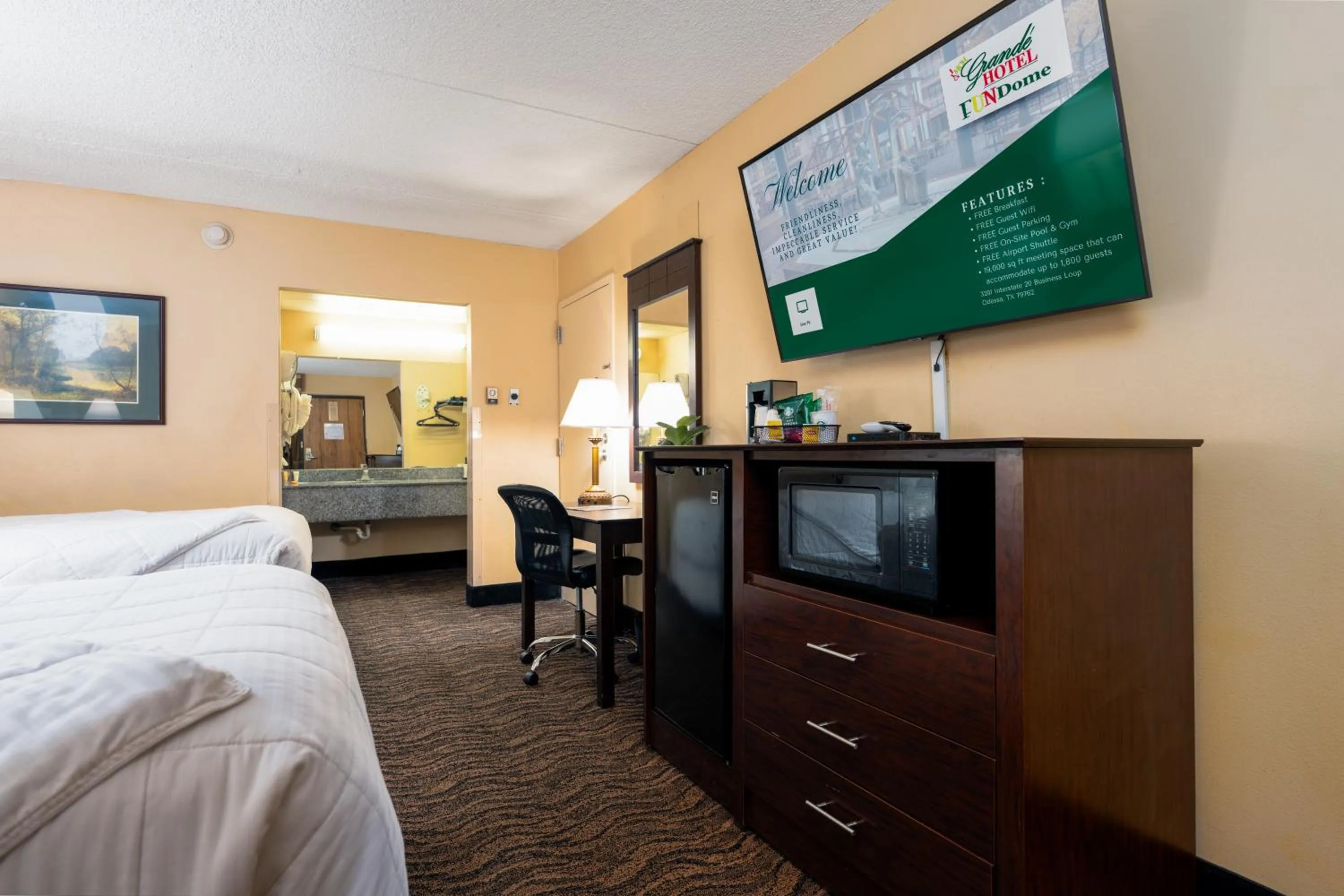 Photo of the whole room, Bed in MCM Grande FunDome Odessa