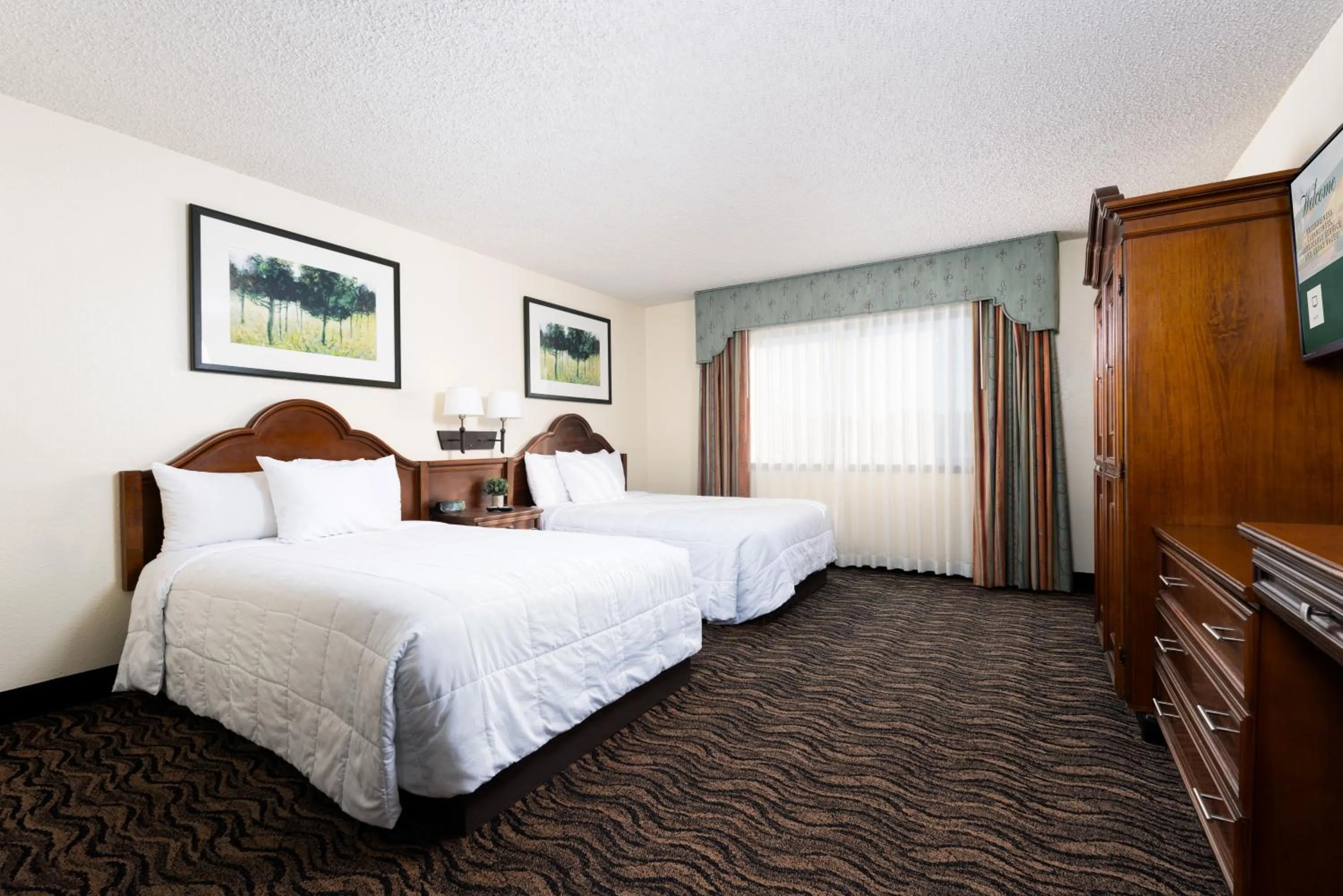 Photo of the whole room, Bed in MCM Elegante Suites Abilene
