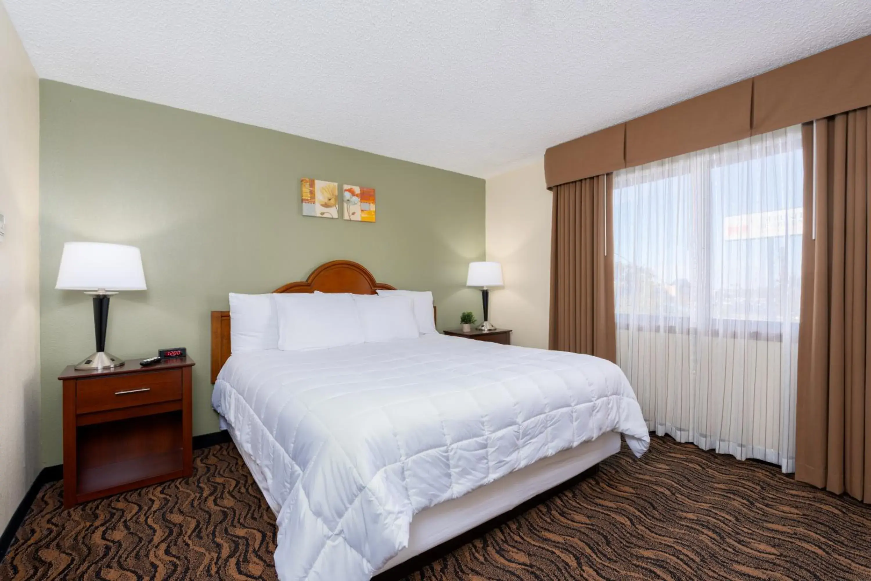 Bedroom, Bed in MCM Elegante Suites Abilene Bedroom, Bed in MCM Elegante Suites Abilene