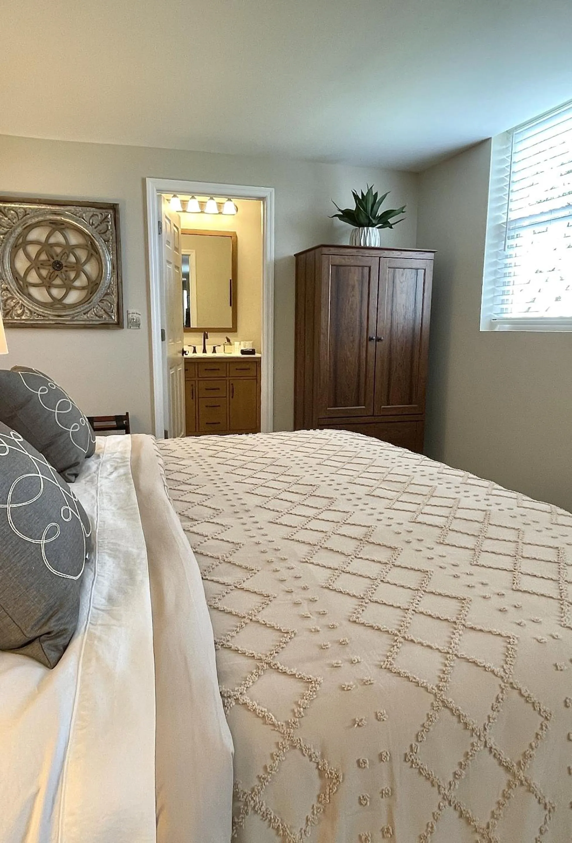 Bedroom, Bed in Our Castleview