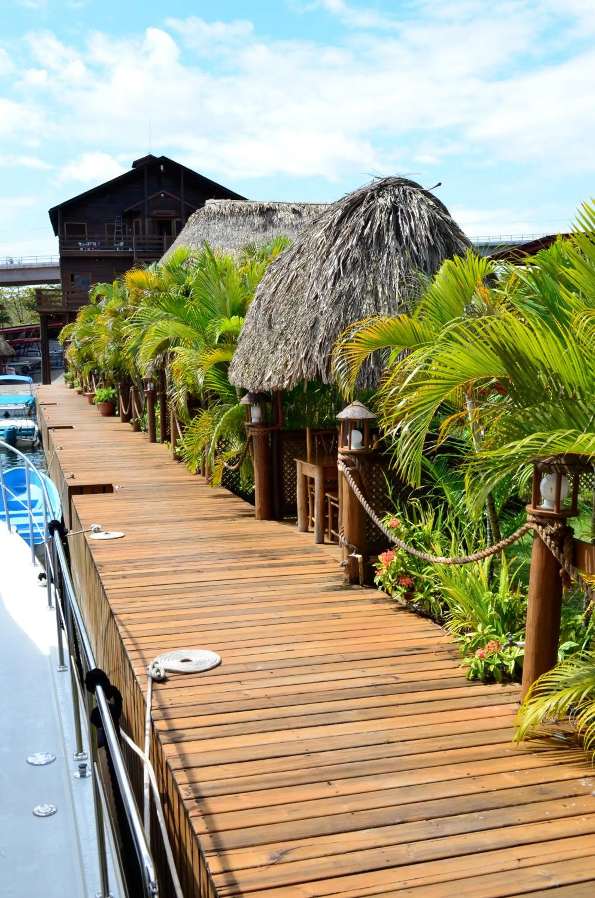 Facade/entrance in Mar Marine Yacht Club