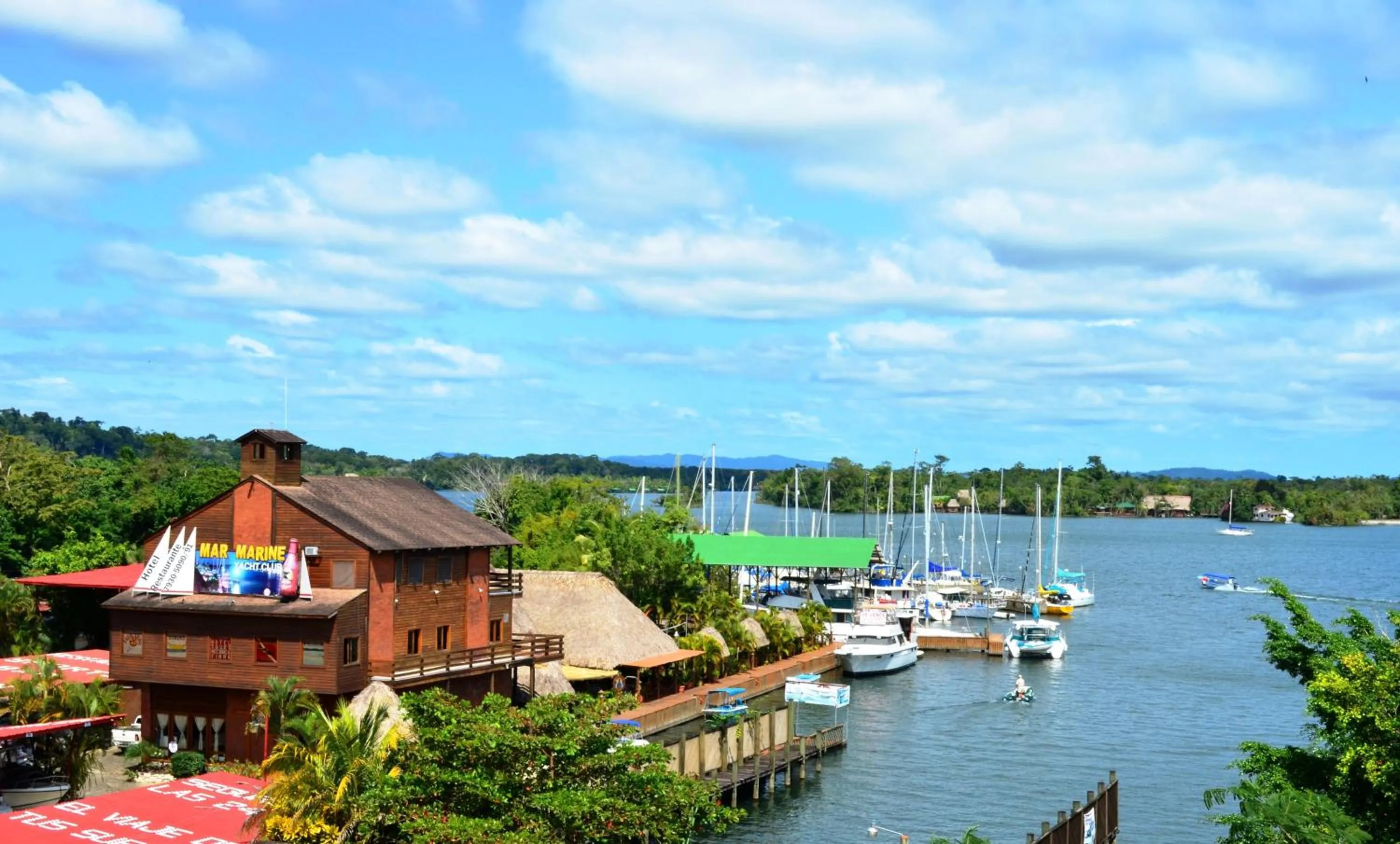 Facade/entrance in Mar Marine Yacht Club