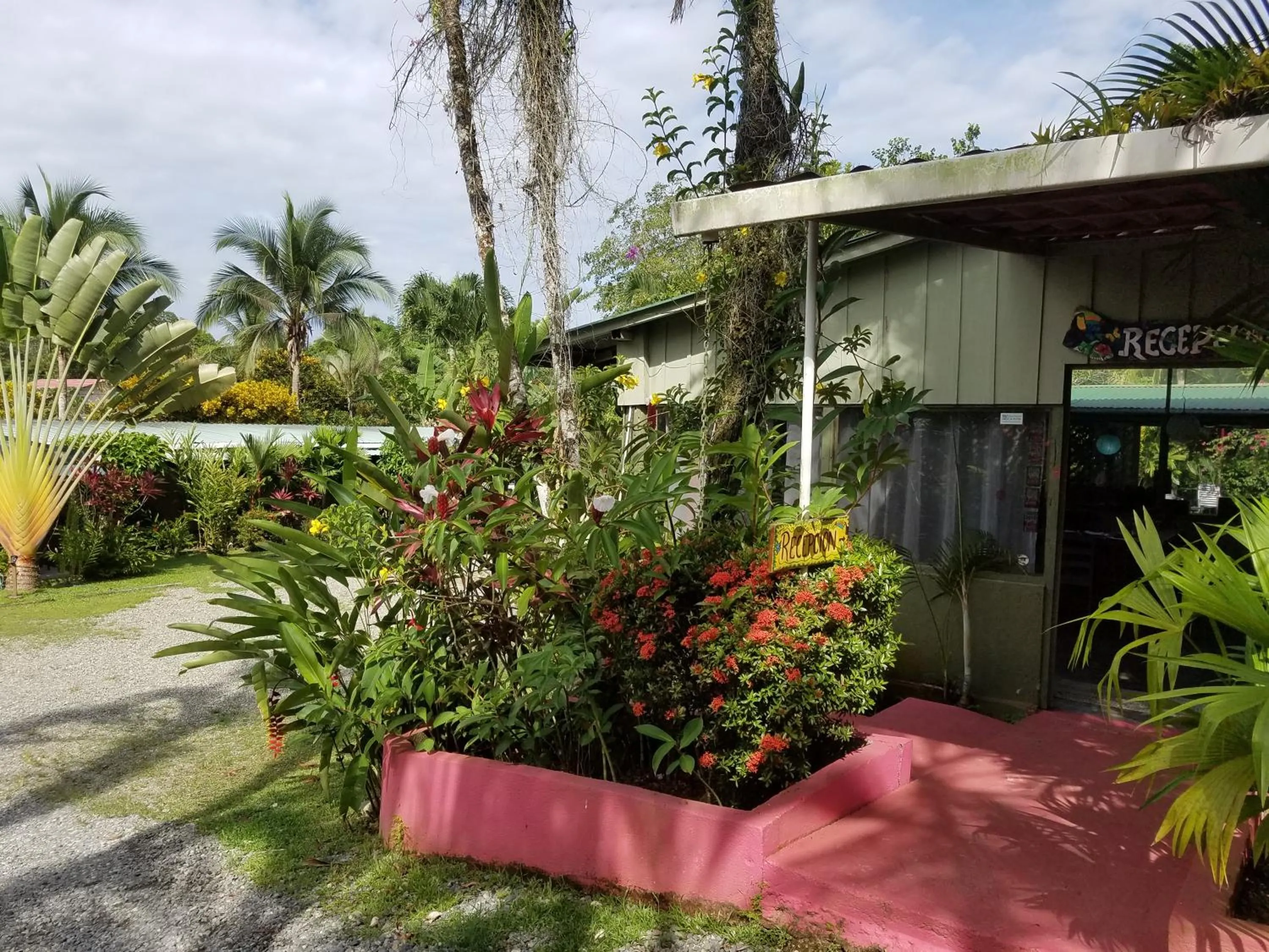 Facade/entrance in Hotel El Colibri Rojo