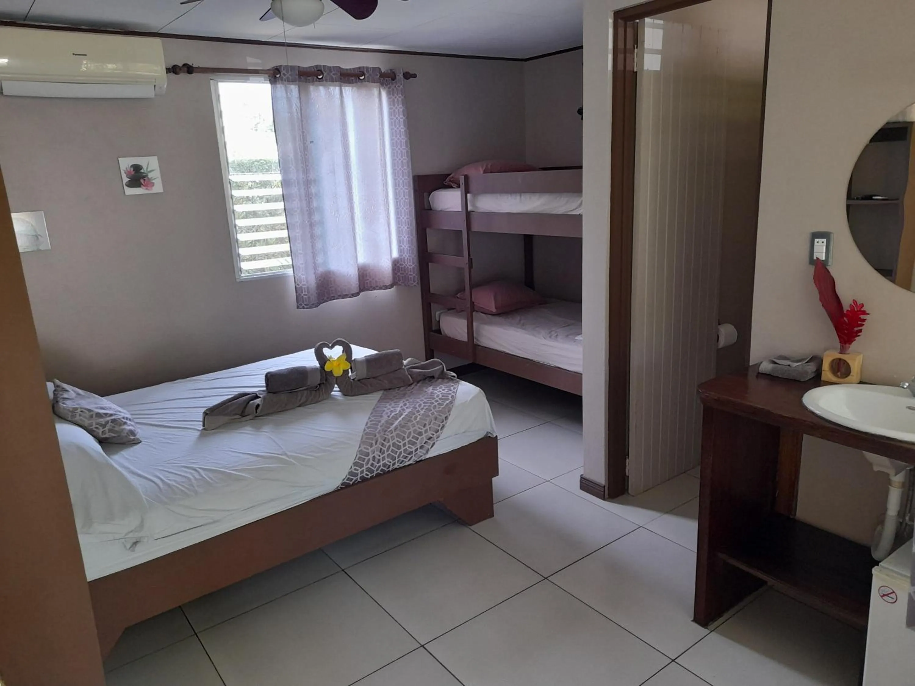 Photo of the whole room, Bed in Hotel El Colibri Rojo