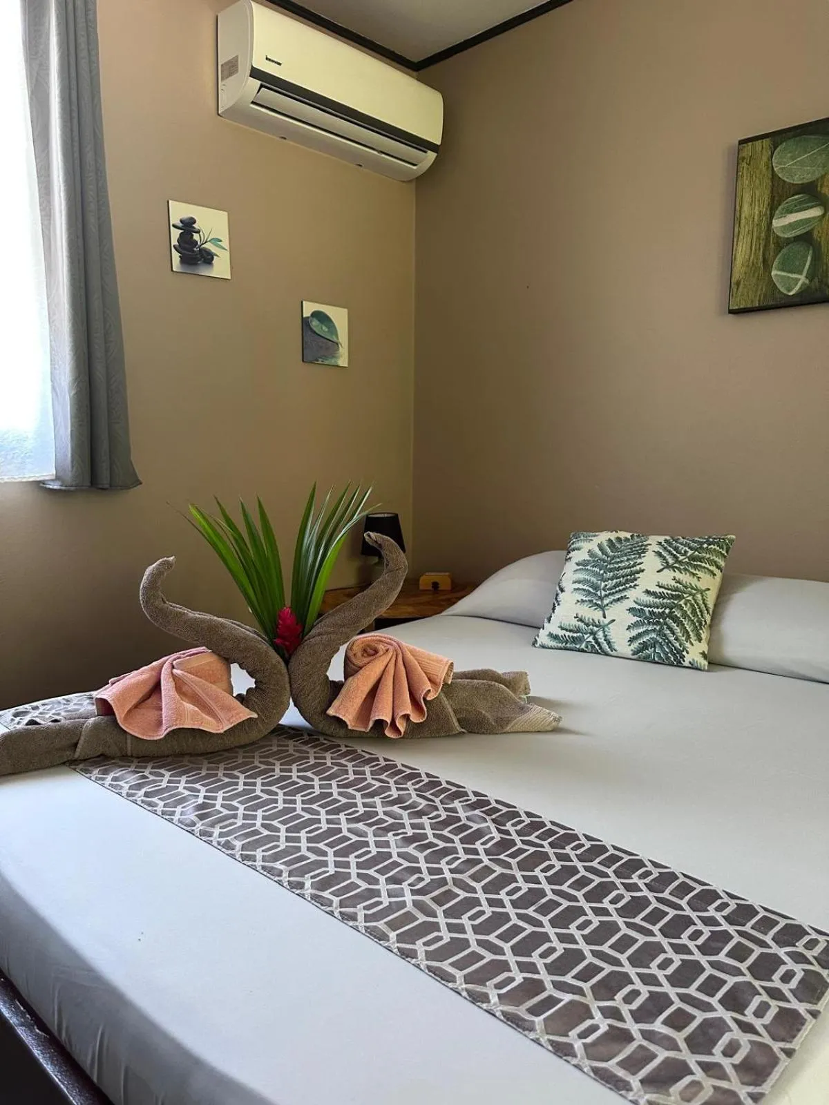 Bed in Hotel El Colibri Rojo