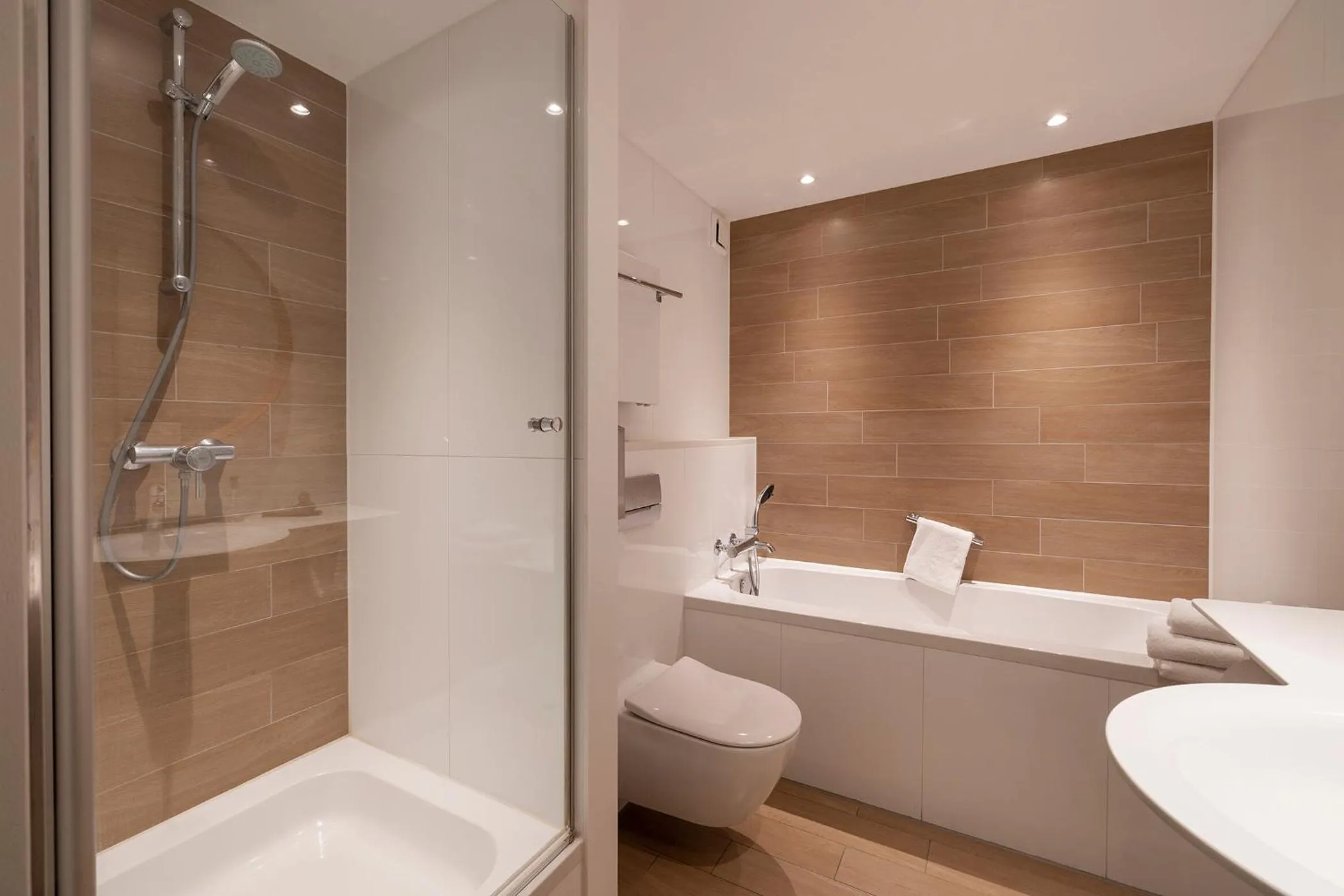 Shower in Hotel Mitland