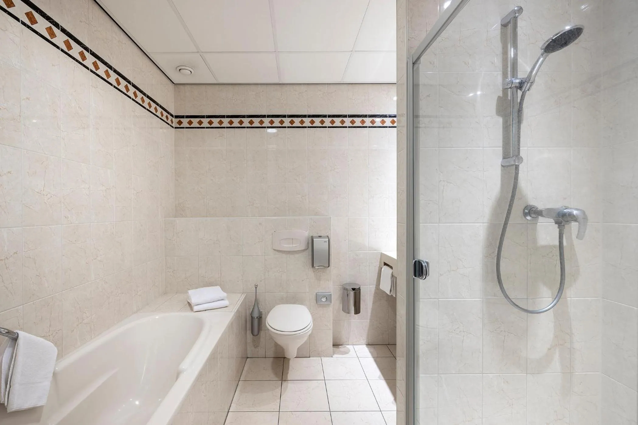 Shower in Hotel Mitland