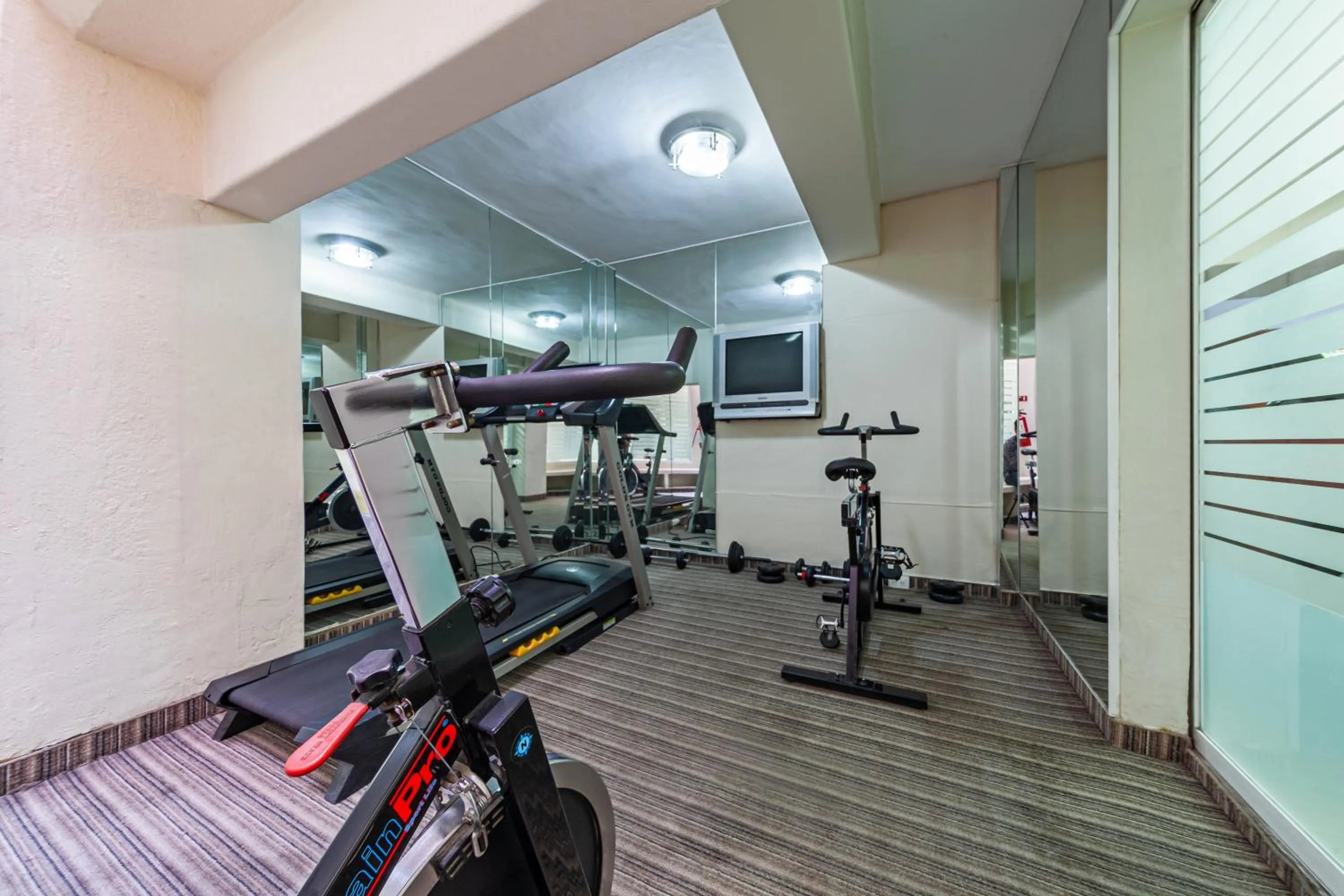 Fitness centre/facilities in Suites Newton
