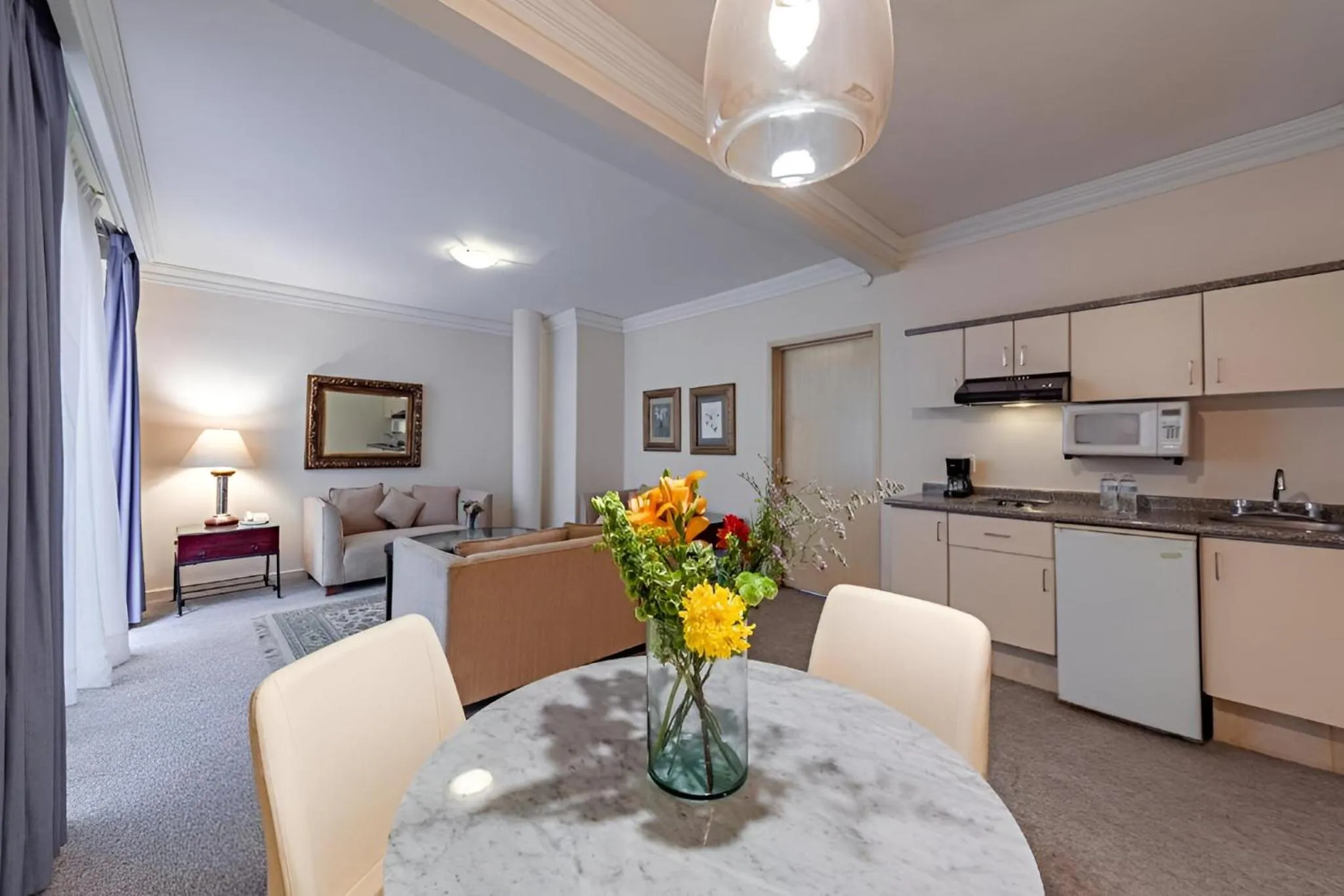 Living room in Suites Newton