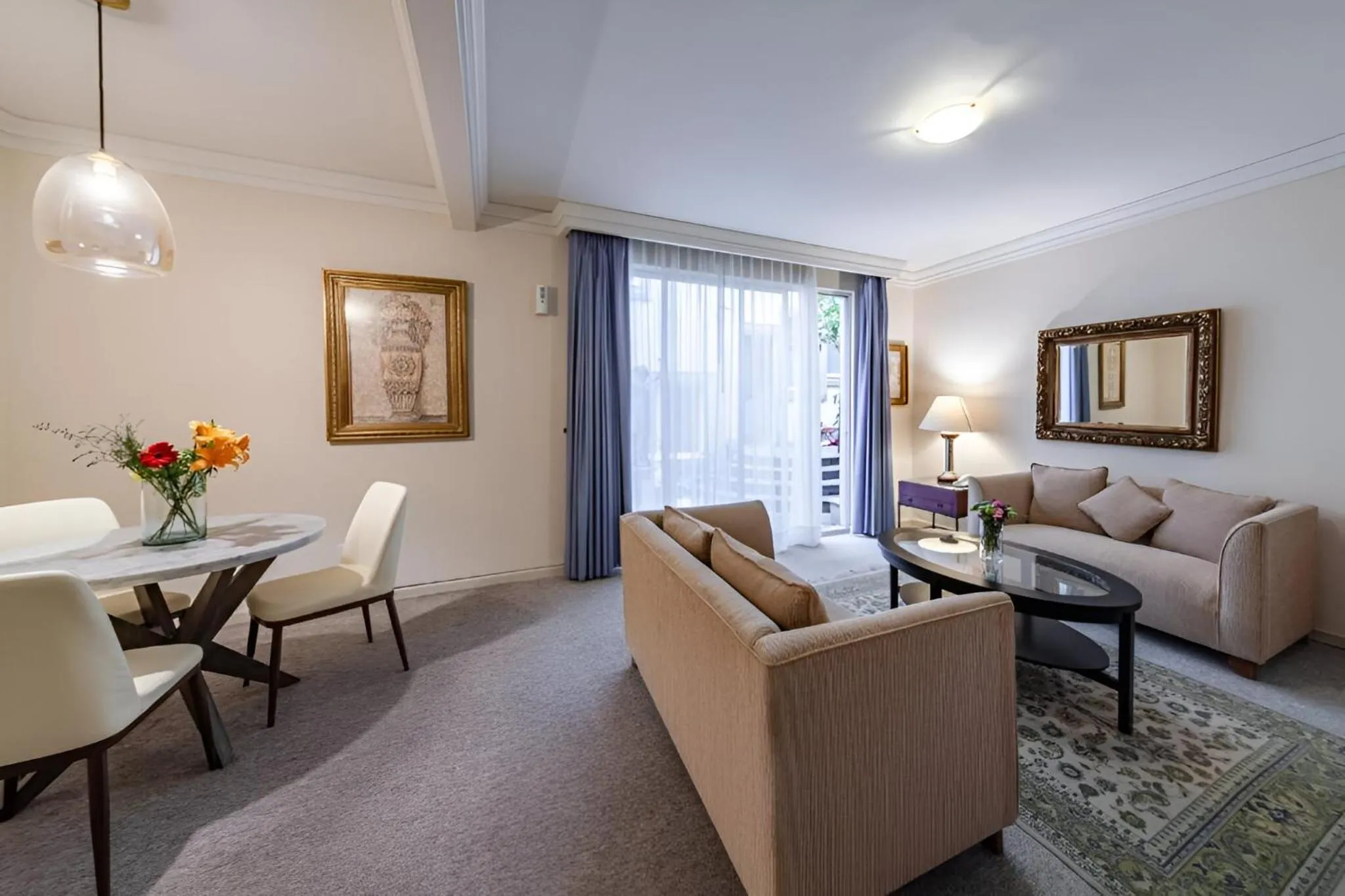 Living room in Suites Newton