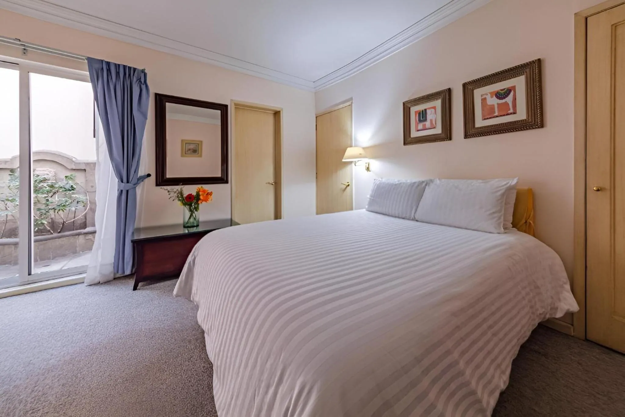 Bed in Suites Newton