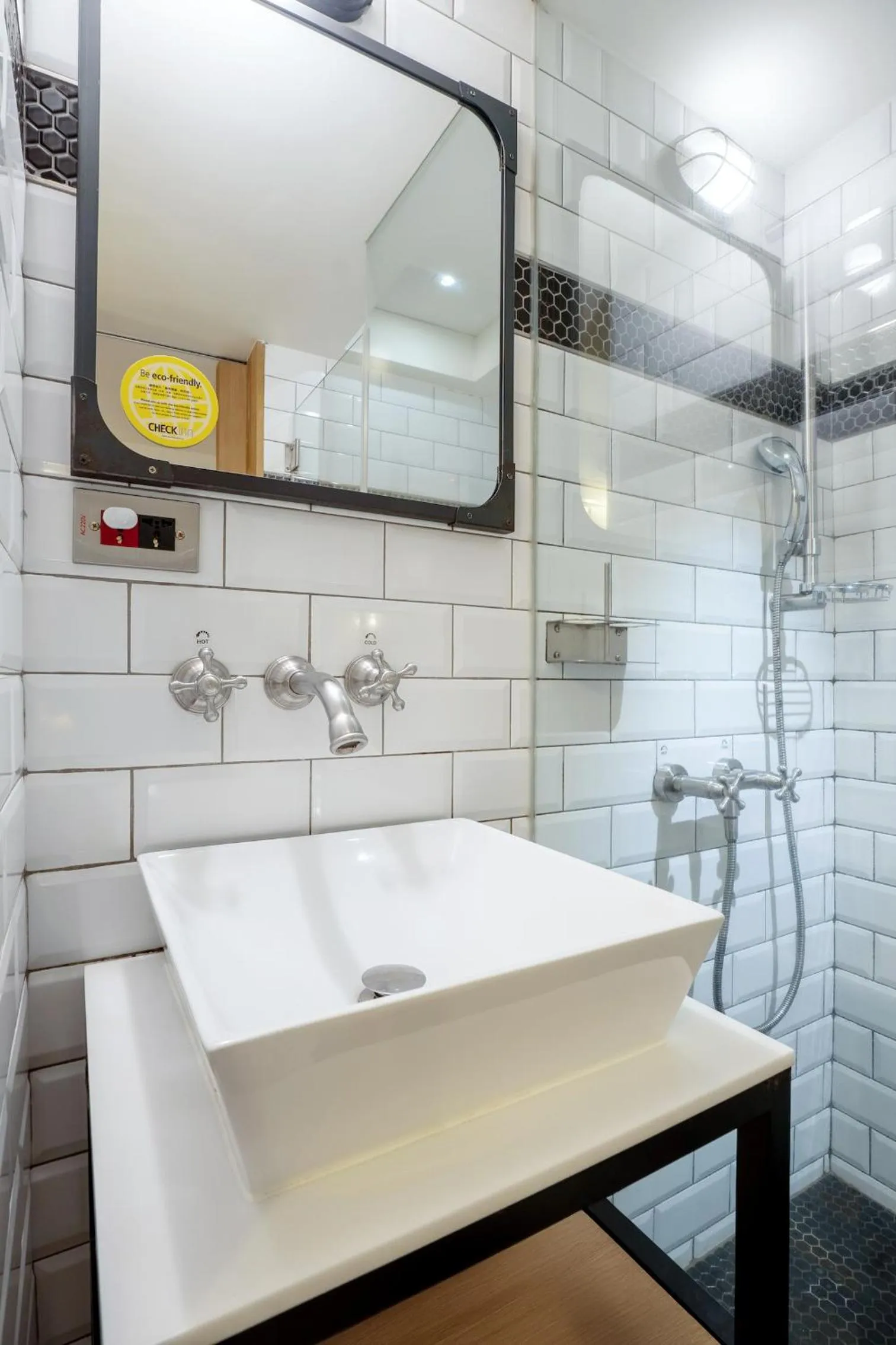 Shower in CHECK inn Taipei Songjiang