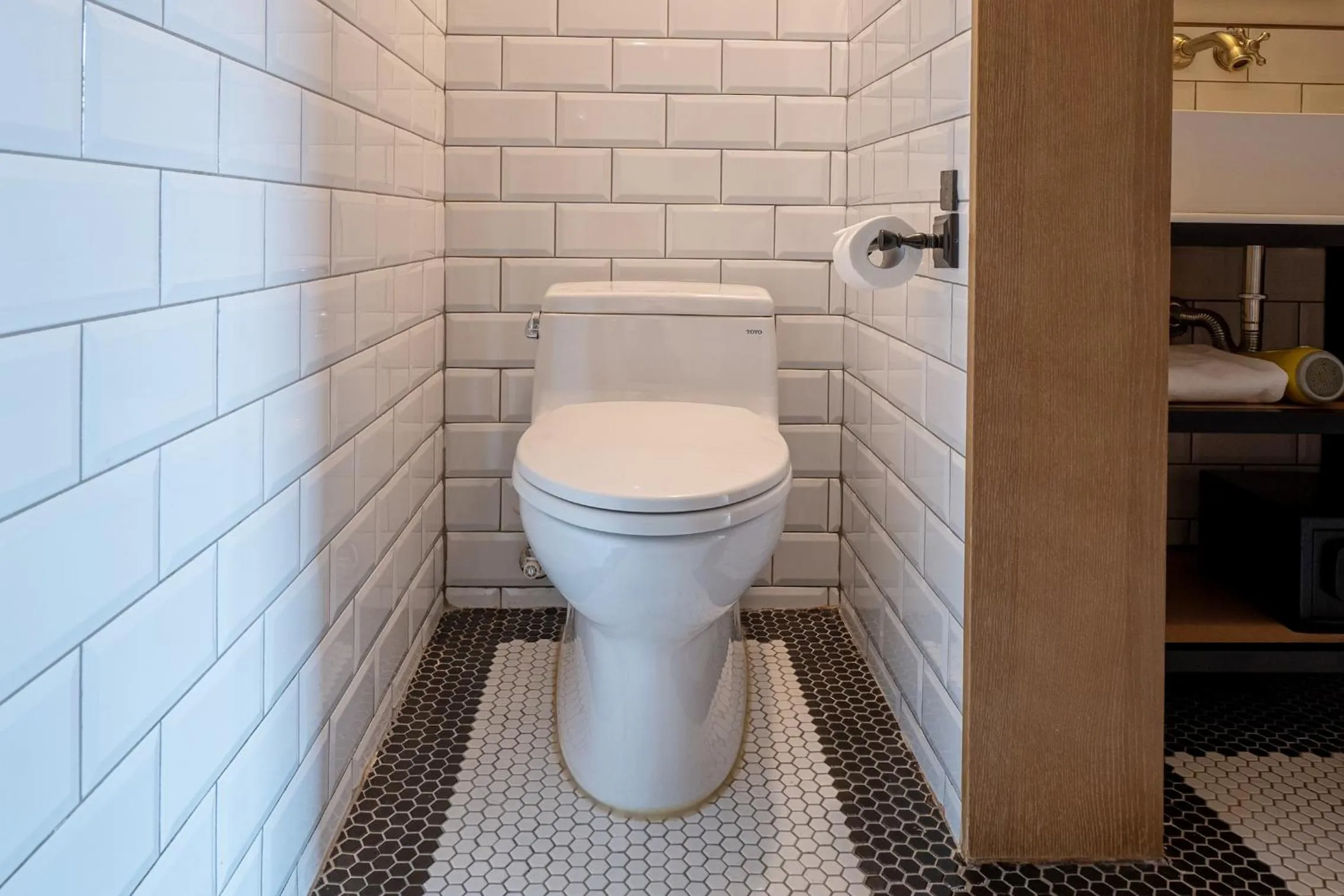 Toilet in CHECK inn Taipei Songjiang