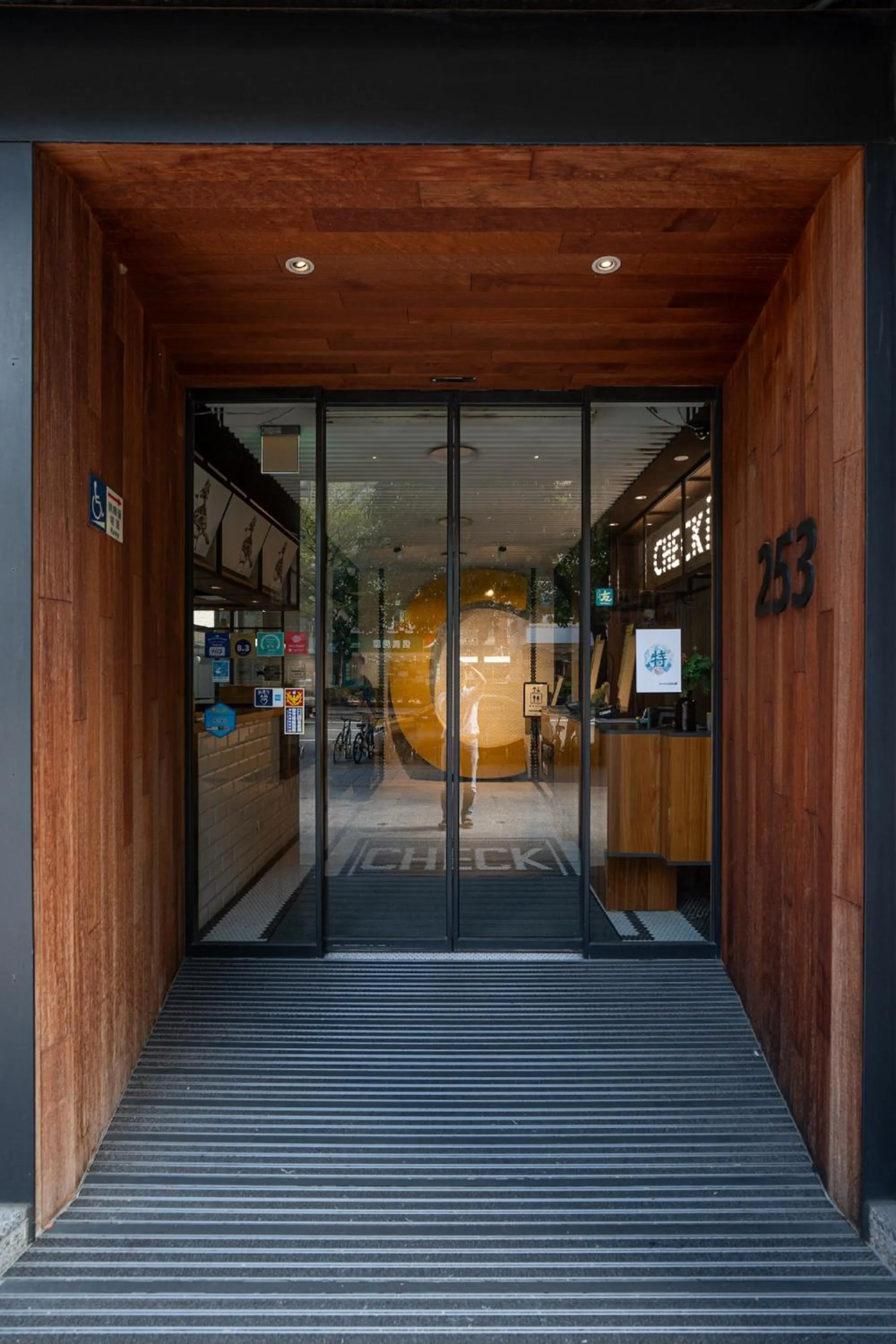 Facade/entrance in CHECK inn Taipei Songjiang