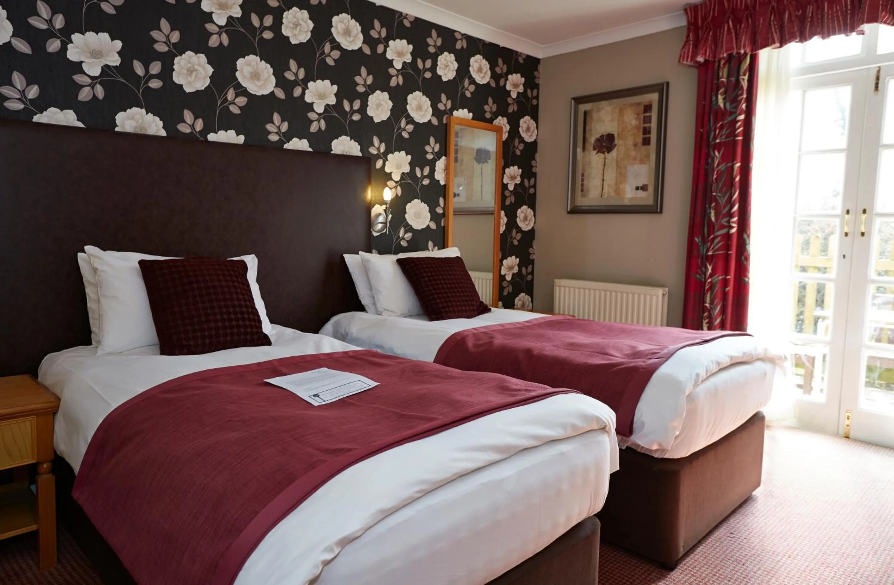 Bedroom, Bed in Royal George Hotel by Greene King Inns