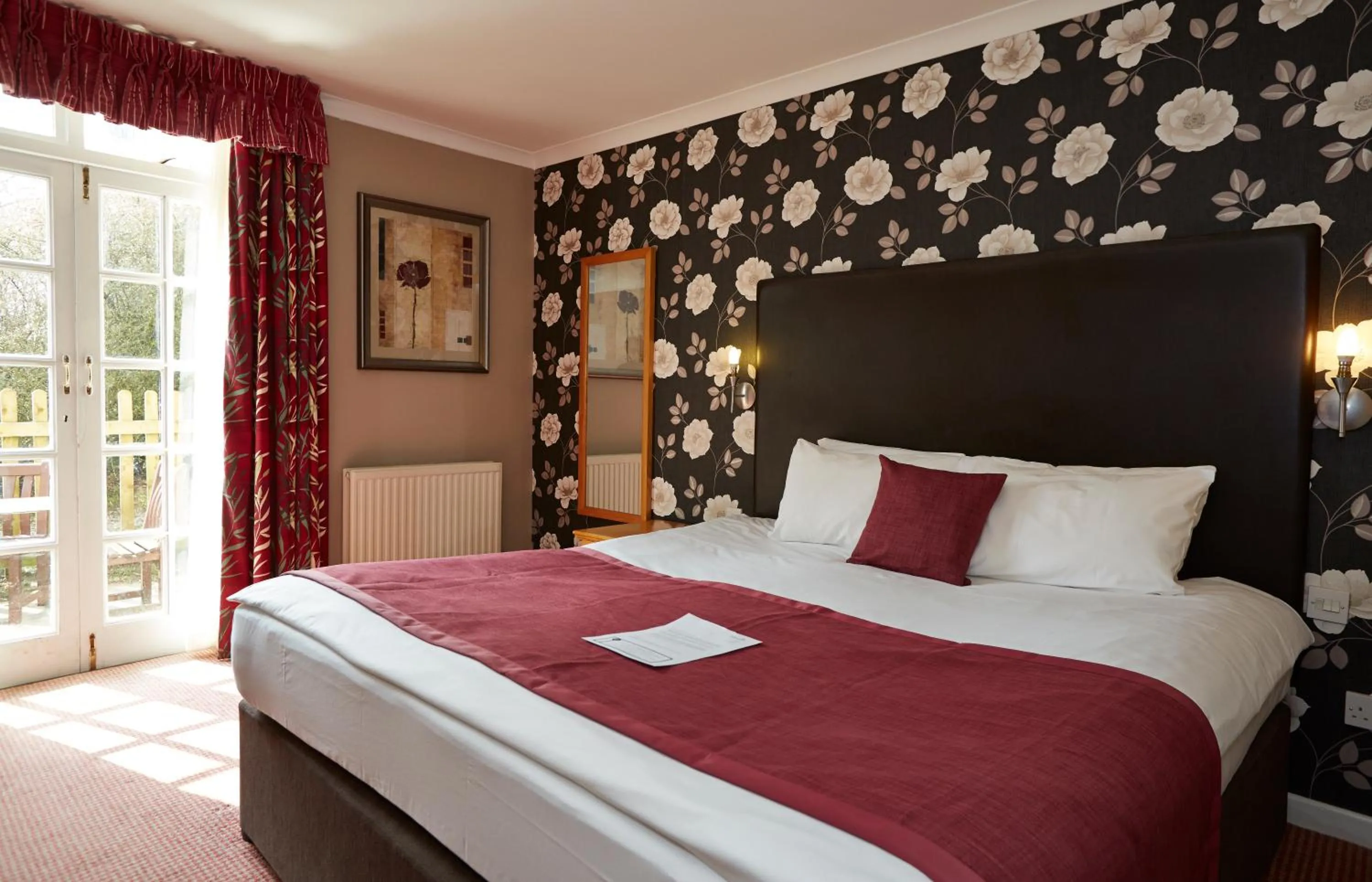 Bedroom, Bed in Royal George Hotel by Greene King Inns