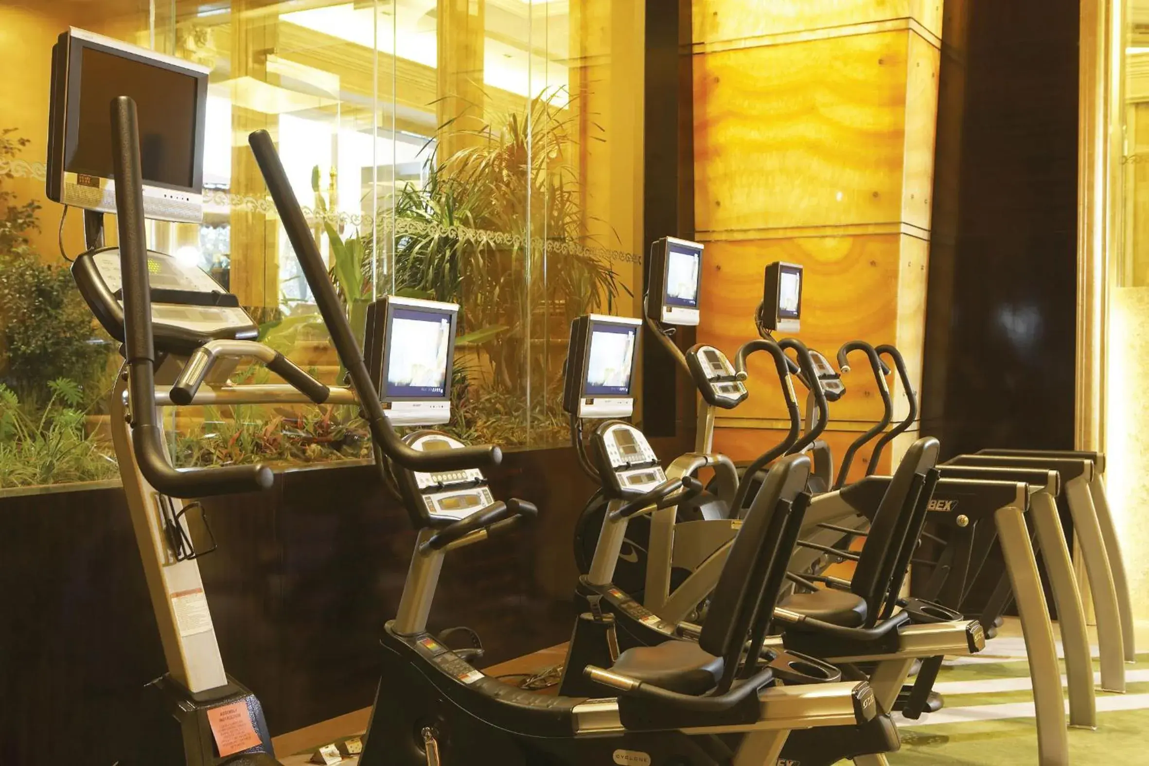Fitness centre/facilities in Chateau Star River Guangzhou-Free Shuttle Between Hotel And Exhibition Center & Welcome Drink During Canton Fair Fitness centre/facilities in Chateau Star River Guangzhou-Free Shuttle Between Hotel And Exhibition Center & Welcome Drink During Canton Fair