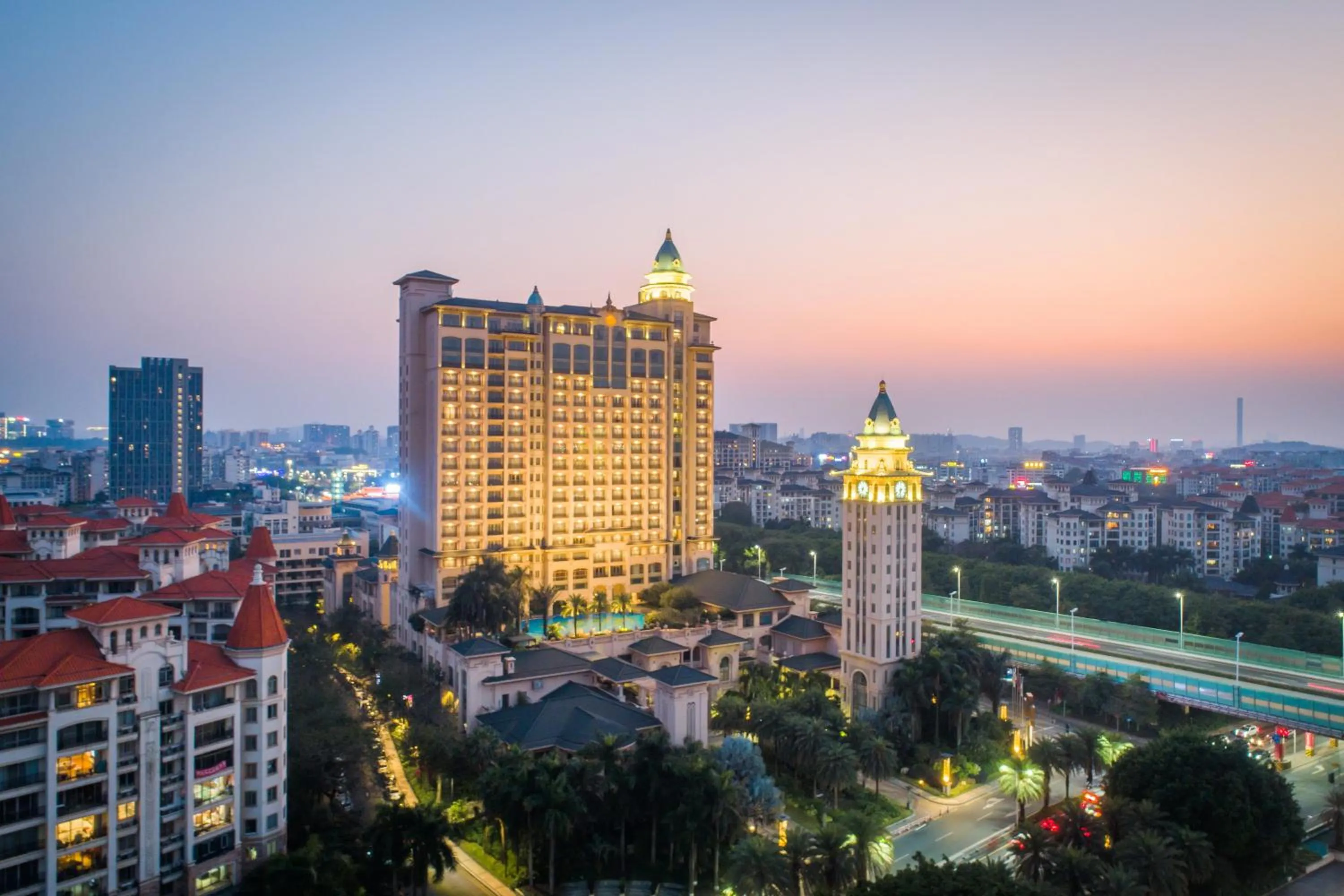 Property building in Chateau Star River Guangzhou-Free Shuttle Between Hotel And Exhibition Center & Welcome Drink During Canton Fair