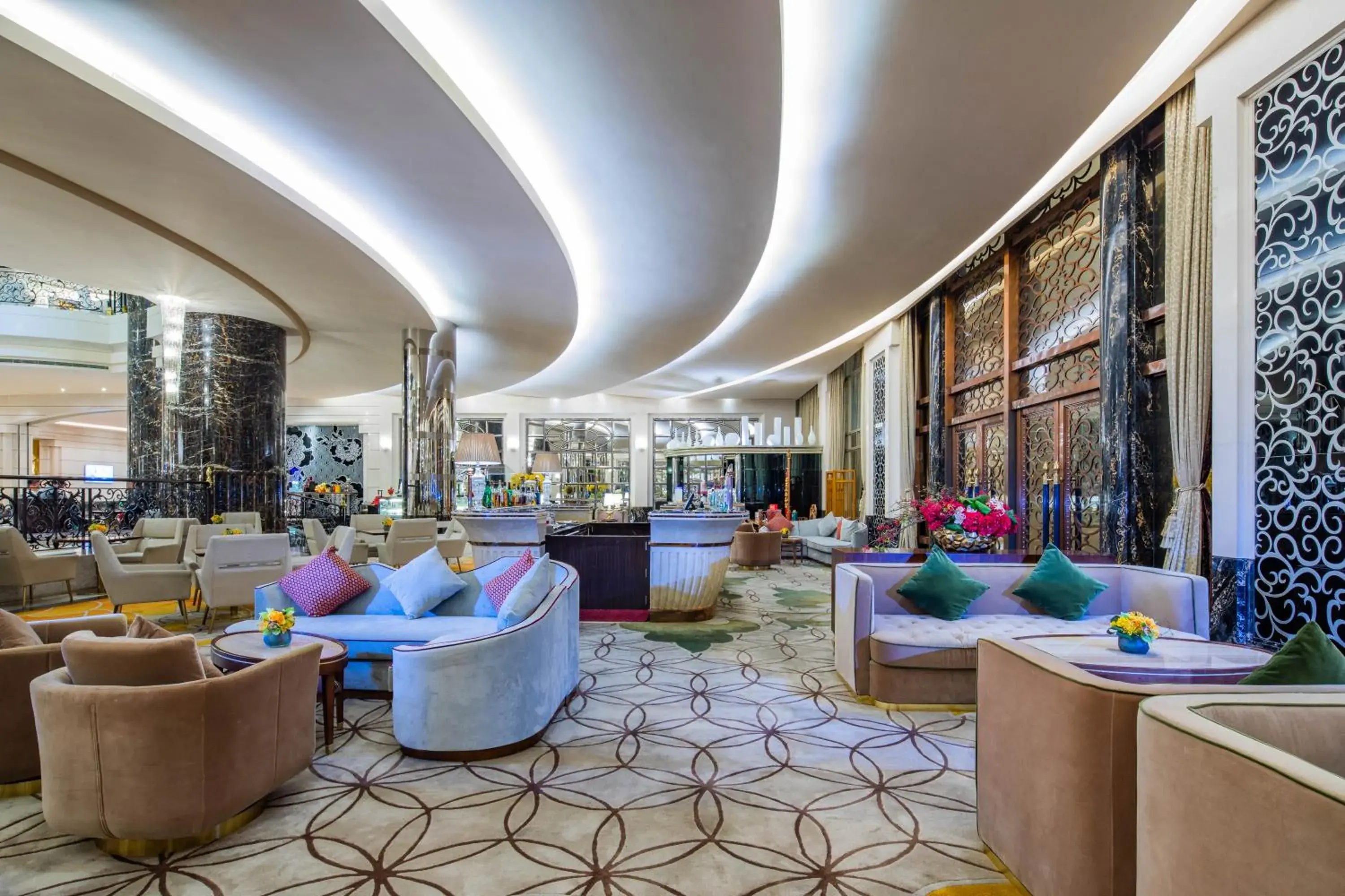 Lounge or bar in Chateau Star River Guangzhou-Free Shuttle Between Hotel And Exhibition Center & Welcome Drink During Canton Fair Lounge or bar in Chateau Star River Guangzhou-Free Shuttle Between Hotel And Exhibition Center & Welcome Drink During Canton Fair