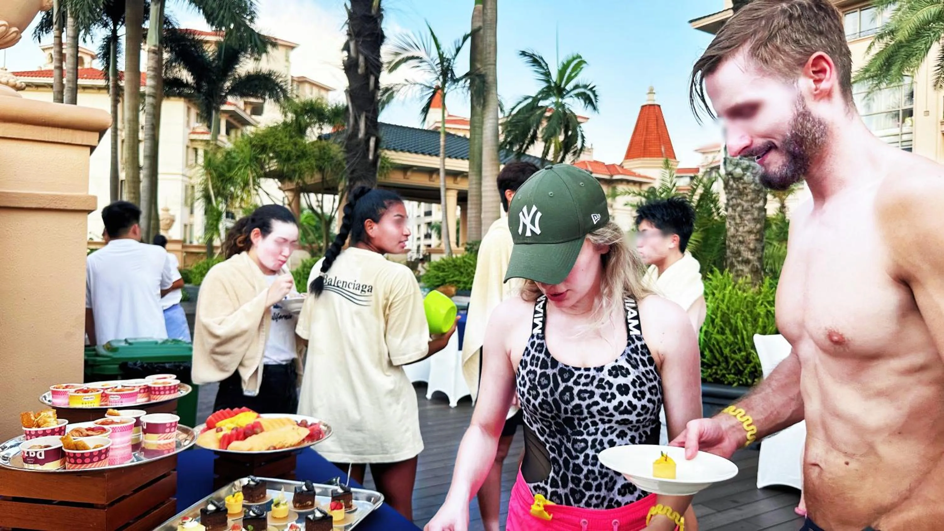 Property building in Chateau Star River Guangzhou-Free Shuttle Between Hotel And Exhibition Center & Welcome Drink During Canton Fair