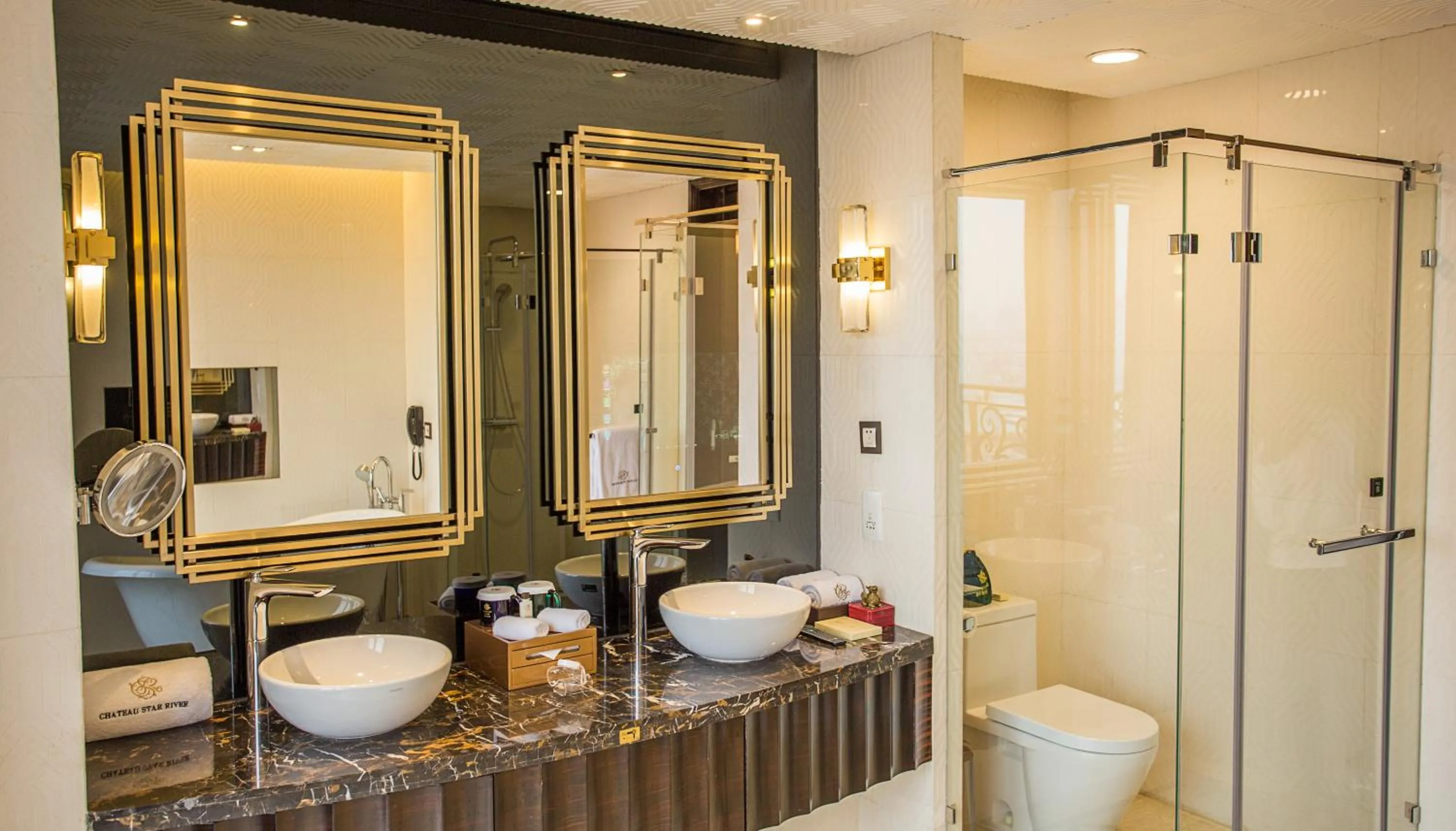 Bathroom in Chateau Star River Guangzhou-Free Shuttle Between Hotel And Exhibition Center & Welcome Drink During Canton Fair
