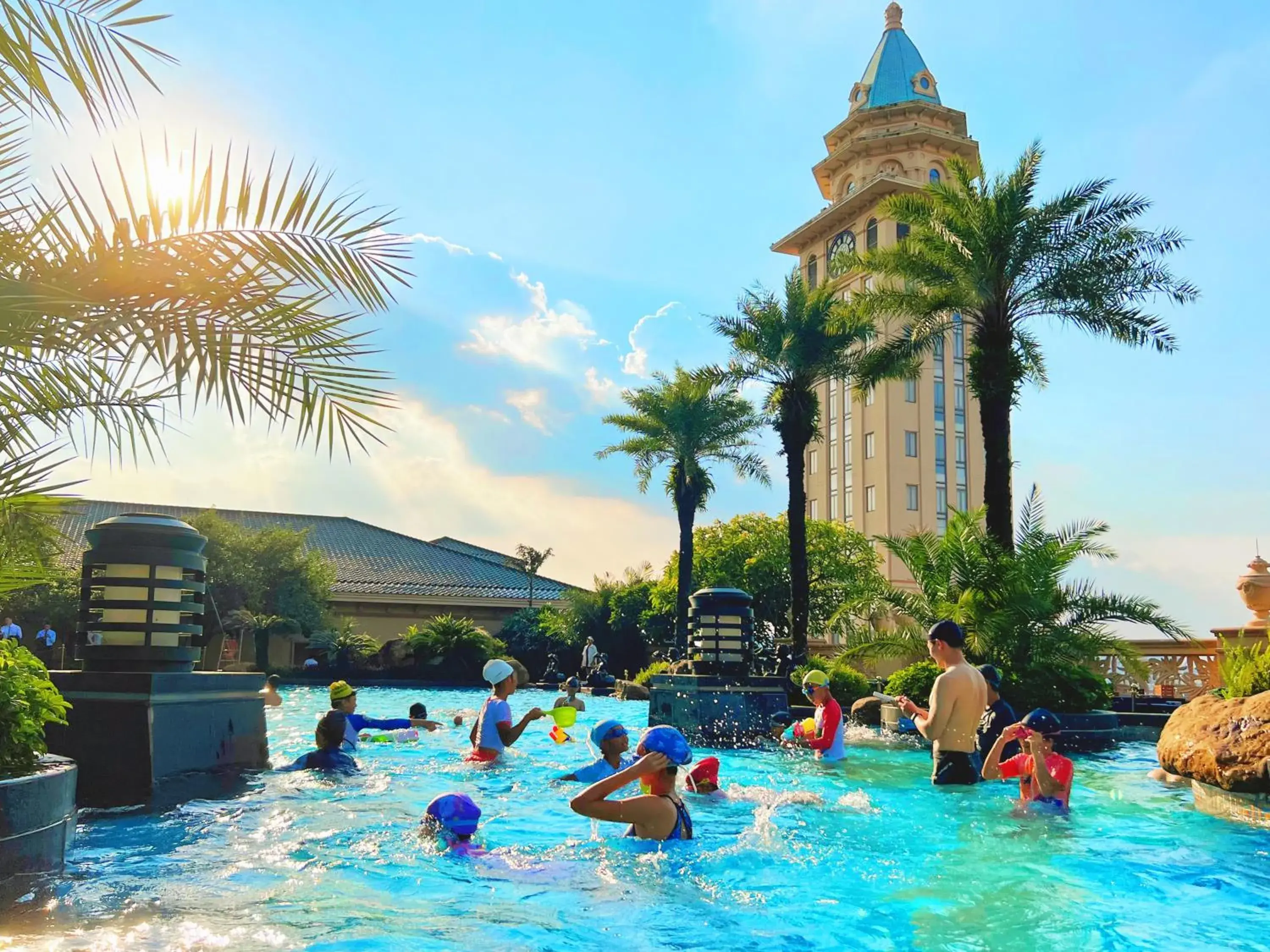 Swimming pool in Chateau Star River Guangzhou-Free Shuttle Between Hotel And Exhibition Center & Welcome Drink During Canton Fair Swimming pool in Chateau Star River Guangzhou-Free Shuttle Between Hotel And Exhibition Center & Welcome Drink During Canton Fair