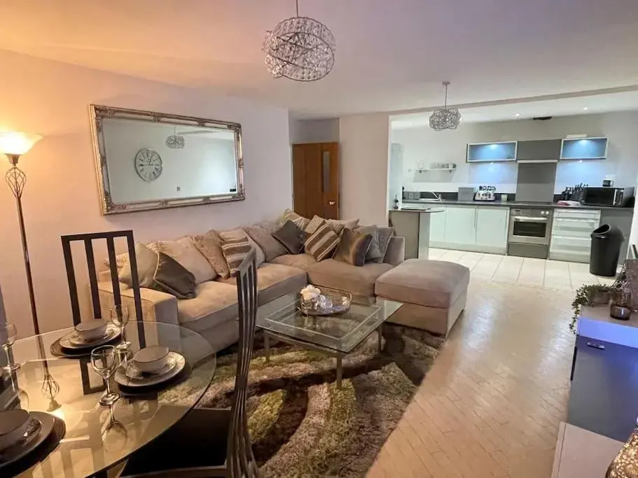 Stylish 2 Bed/Bath Apartment Stylish 2 Bed/Bath Apartment