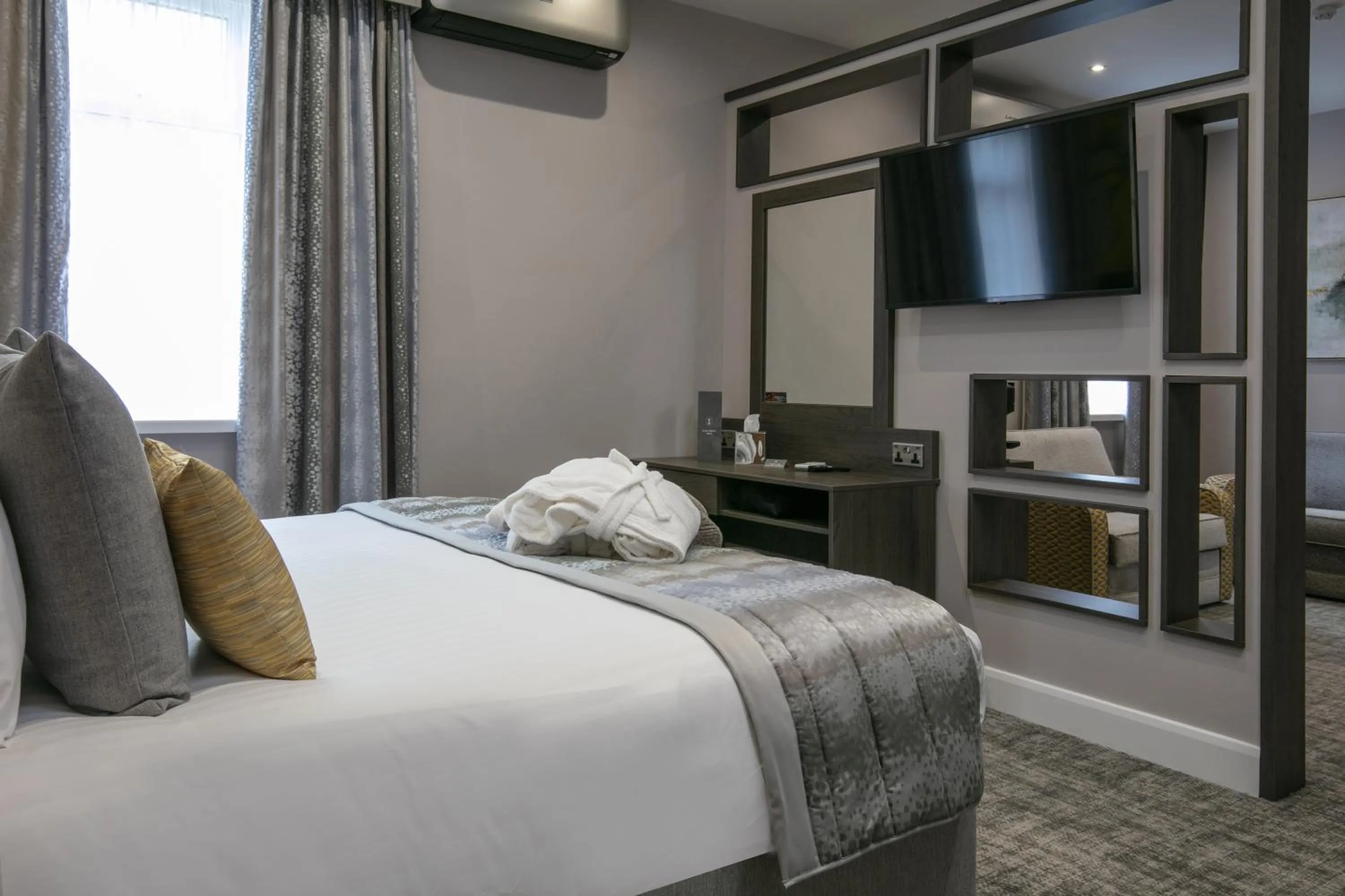 Bed in Barton Manor Hotel & Spa; BW Signature Collection